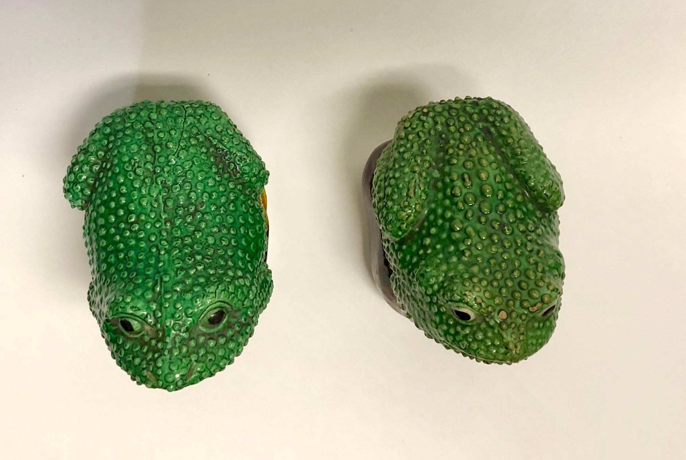 Pair of 19th Century Chinese Porcelain Famille Verte Egg/Spinach Glazed Frogs In Good Condition For Sale In Geneva, IL