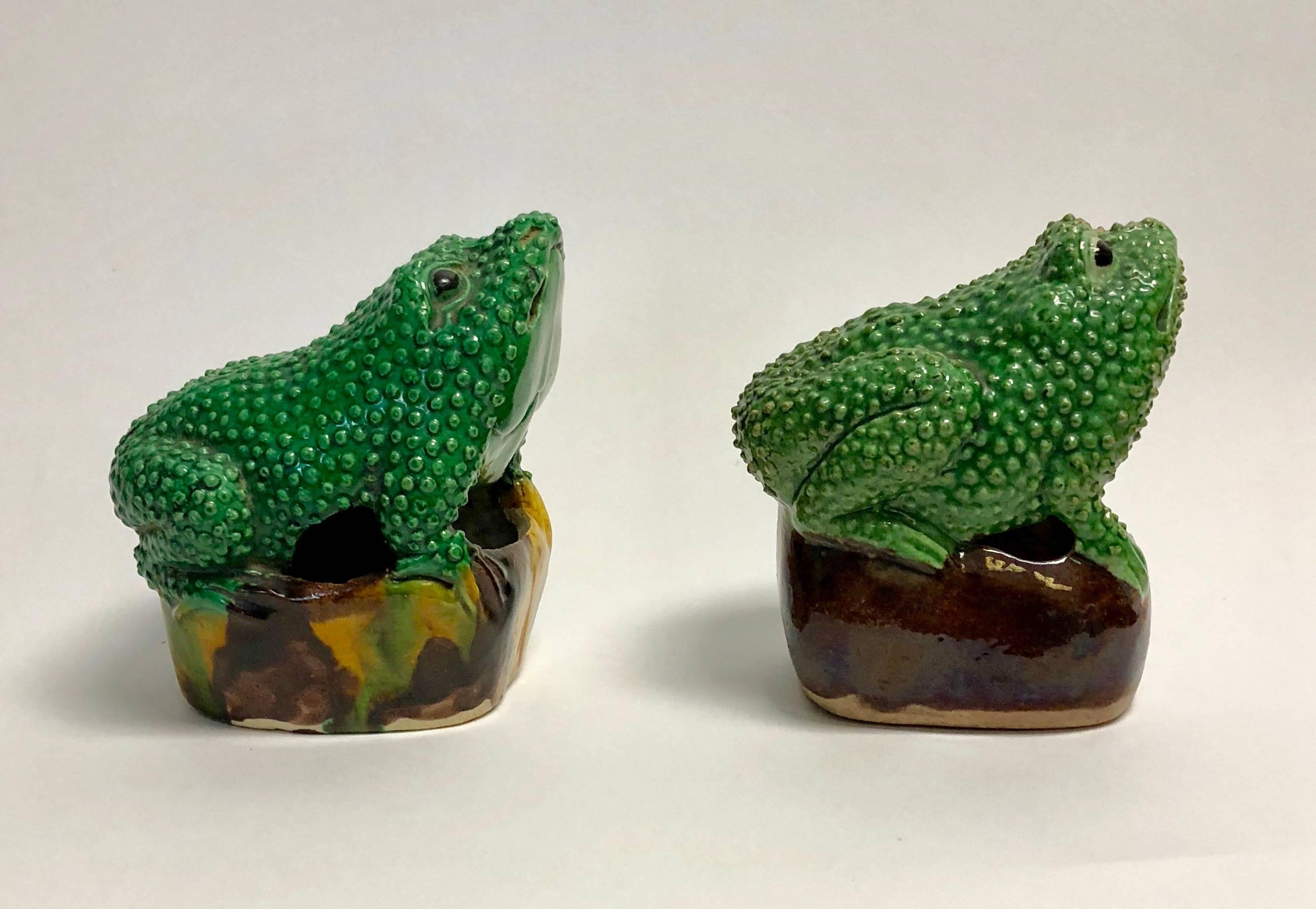 Pair of 19th Century Chinese Porcelain Famille Verte Egg/Spinach Glazed Frogs For Sale 1