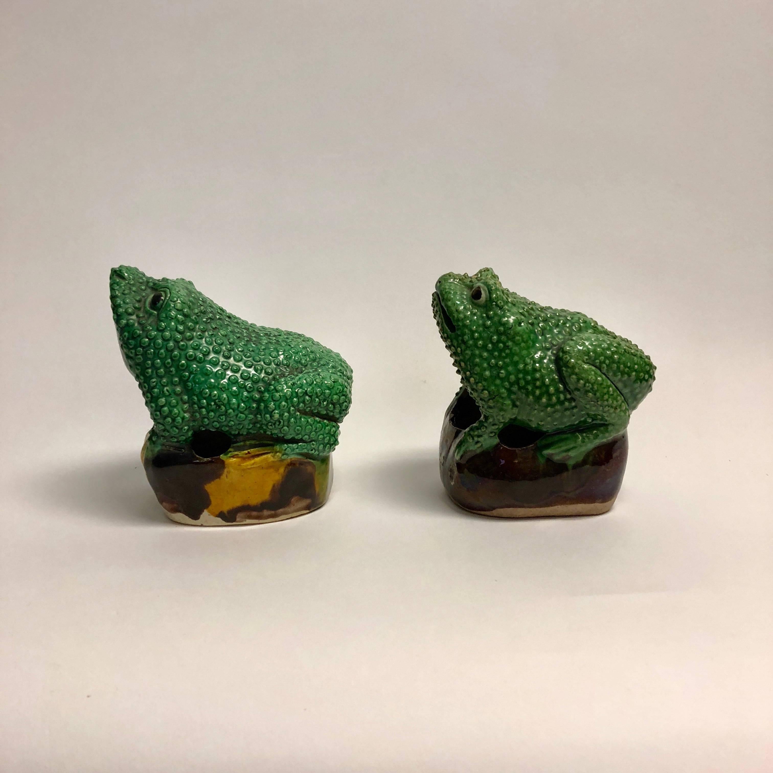 Pair of 19th Century Chinese Porcelain Famille Verte Egg/Spinach Glazed Frogs For Sale 2