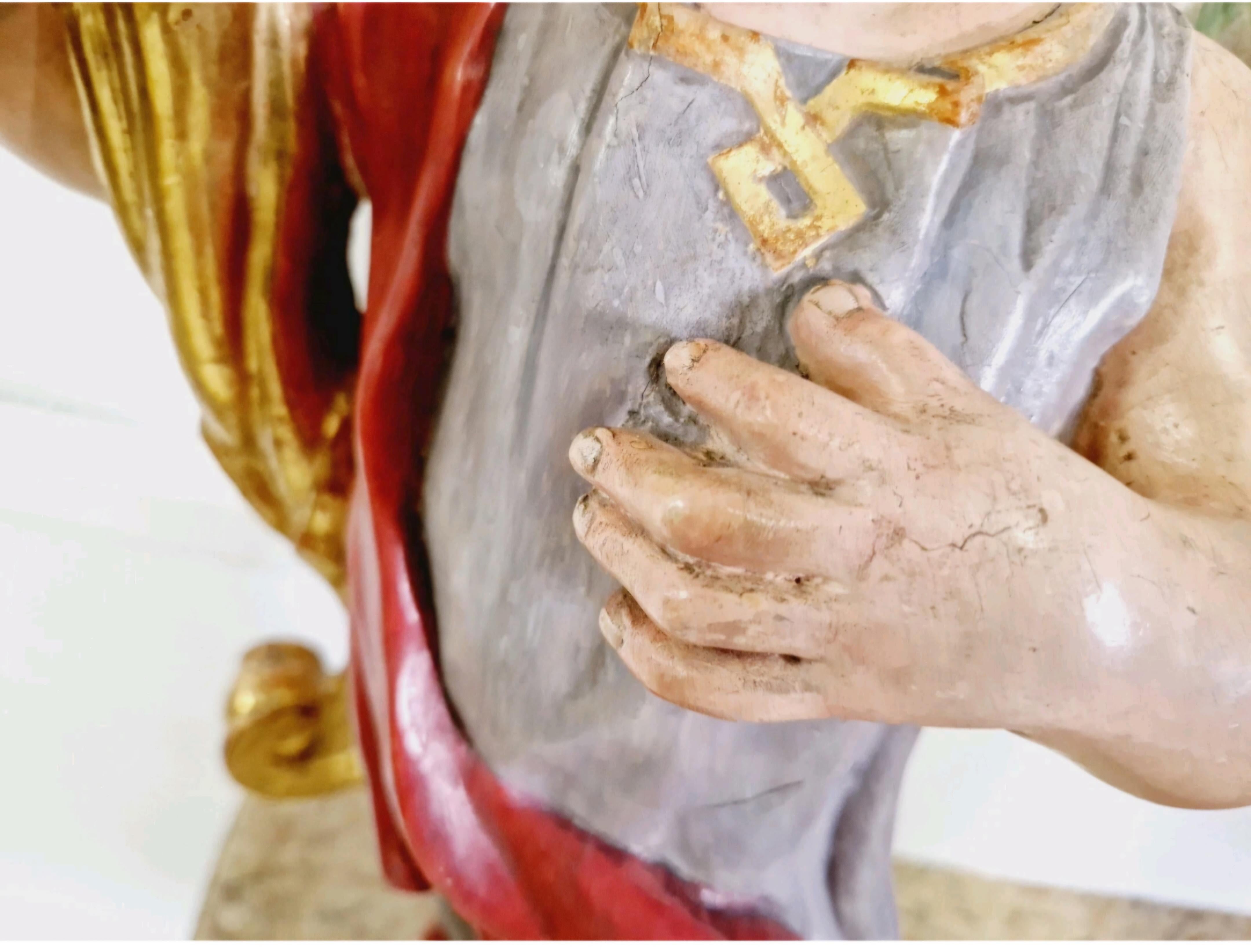 Coppia di antichi portacandele ad angelo del XIX secolo in vendita 4