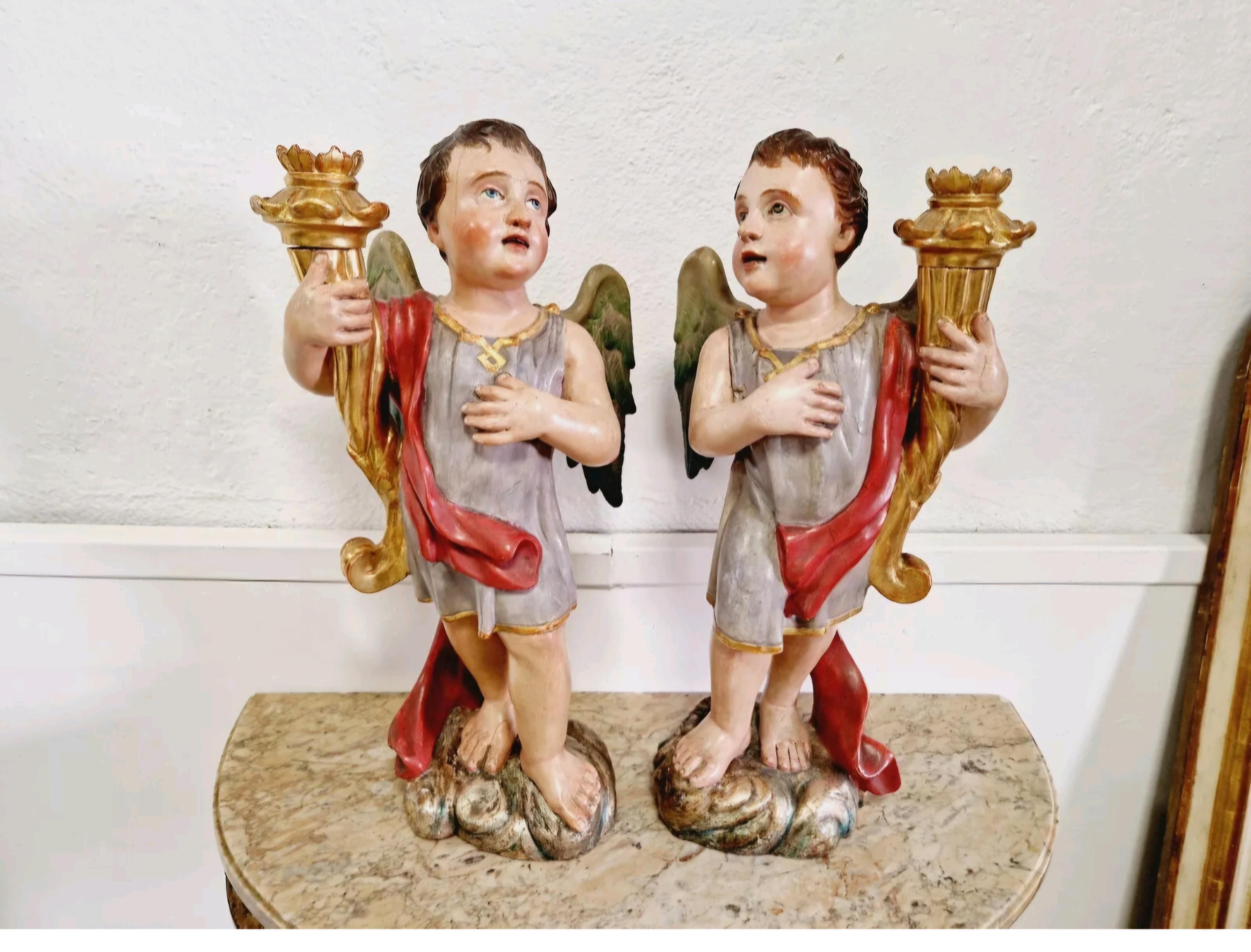 Barocco Coppia di antichi portacandele ad angelo del XIX secolo in vendita
