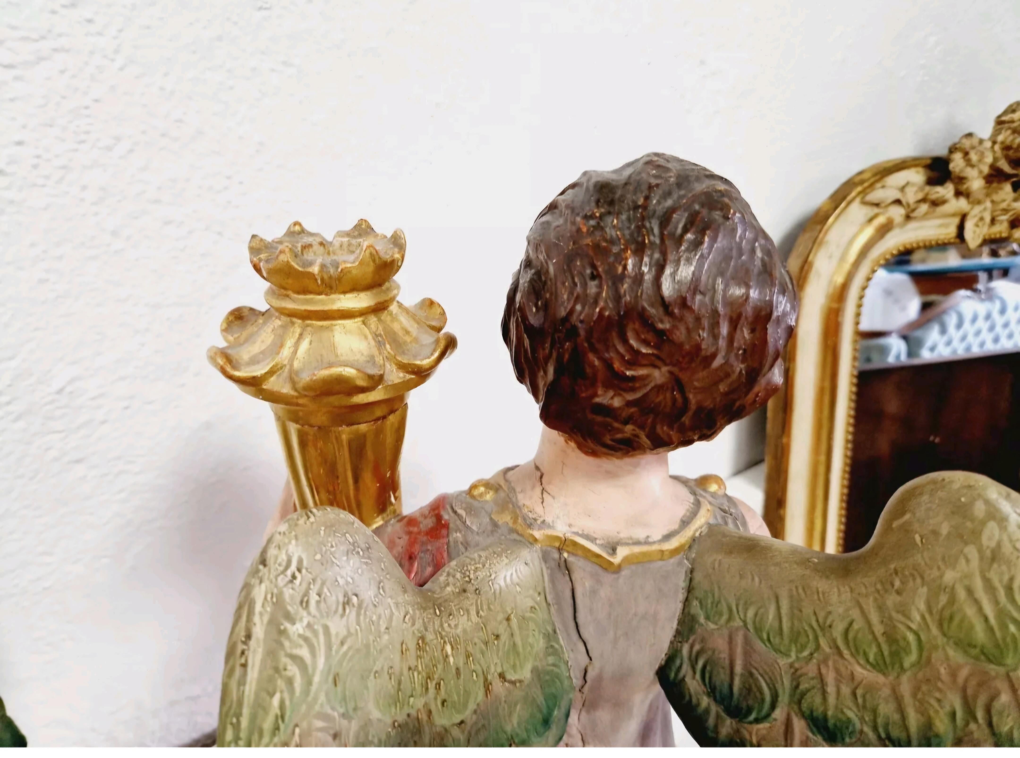 Coppia di antichi portacandele ad angelo del XIX secolo in vendita 2