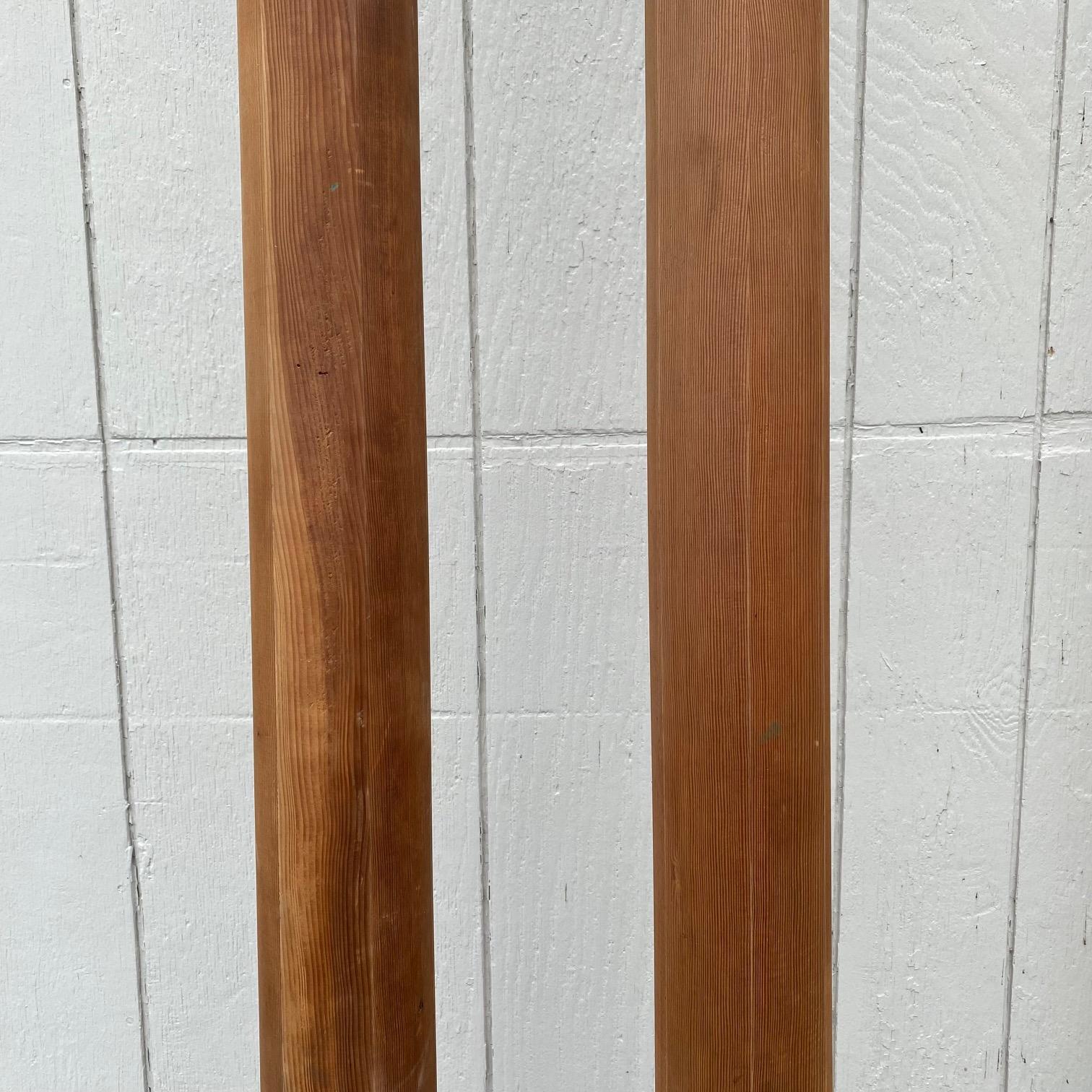 Pareja de antiguas columnas dóricas de madera torneada arquitectónicas del siglo XIX en venta 4