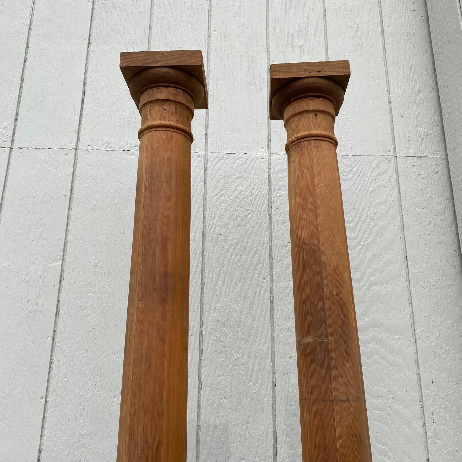 Pareja de antiguas columnas dóricas de madera torneada arquitectónicas del siglo XIX Francés en venta
