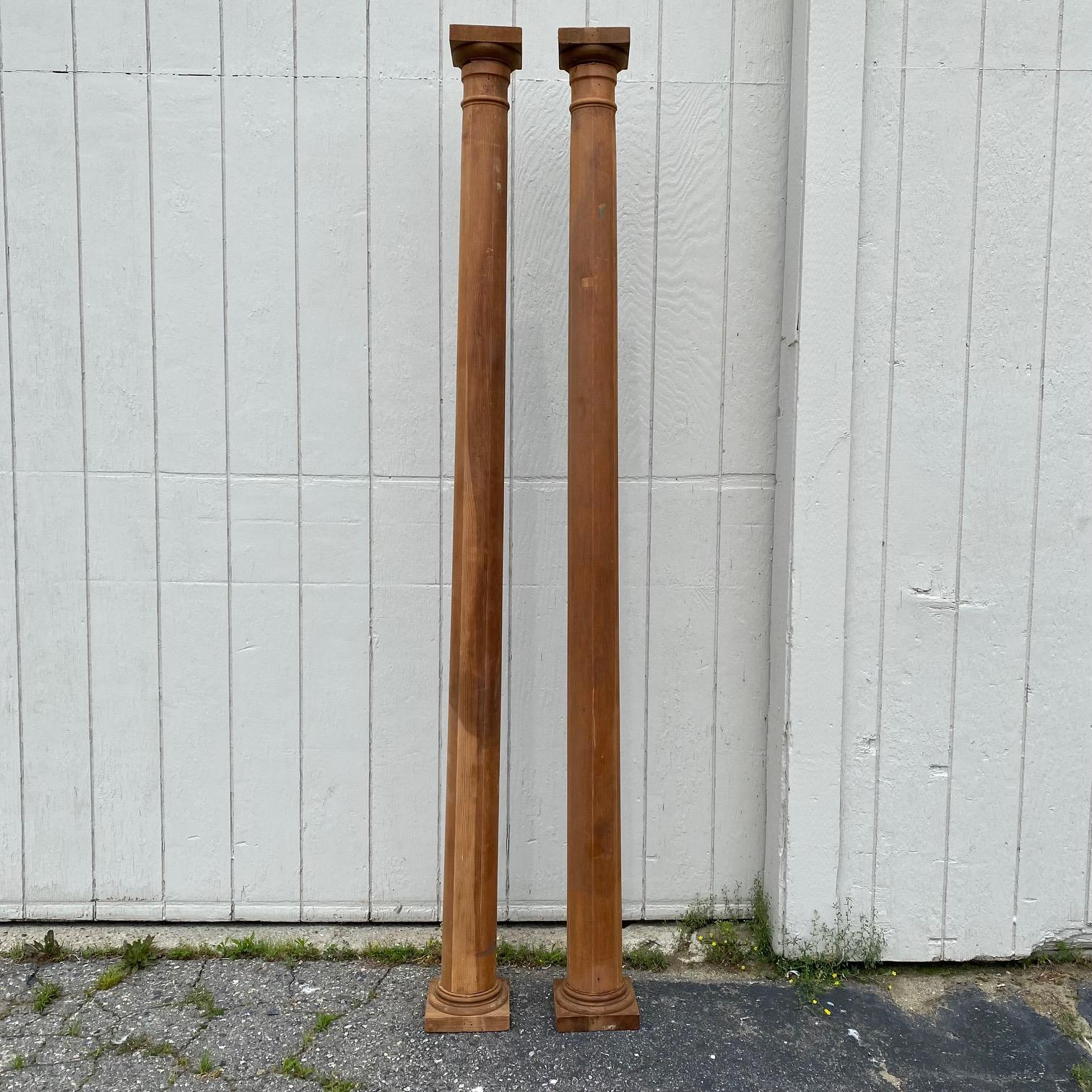Pareja de antiguas columnas dóricas de madera torneada arquitectónicas del siglo XIX en venta 1