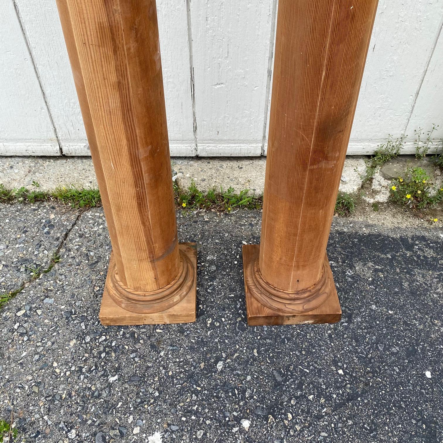 Pareja de antiguas columnas dóricas de madera torneada arquitectónicas del siglo XIX en venta 3