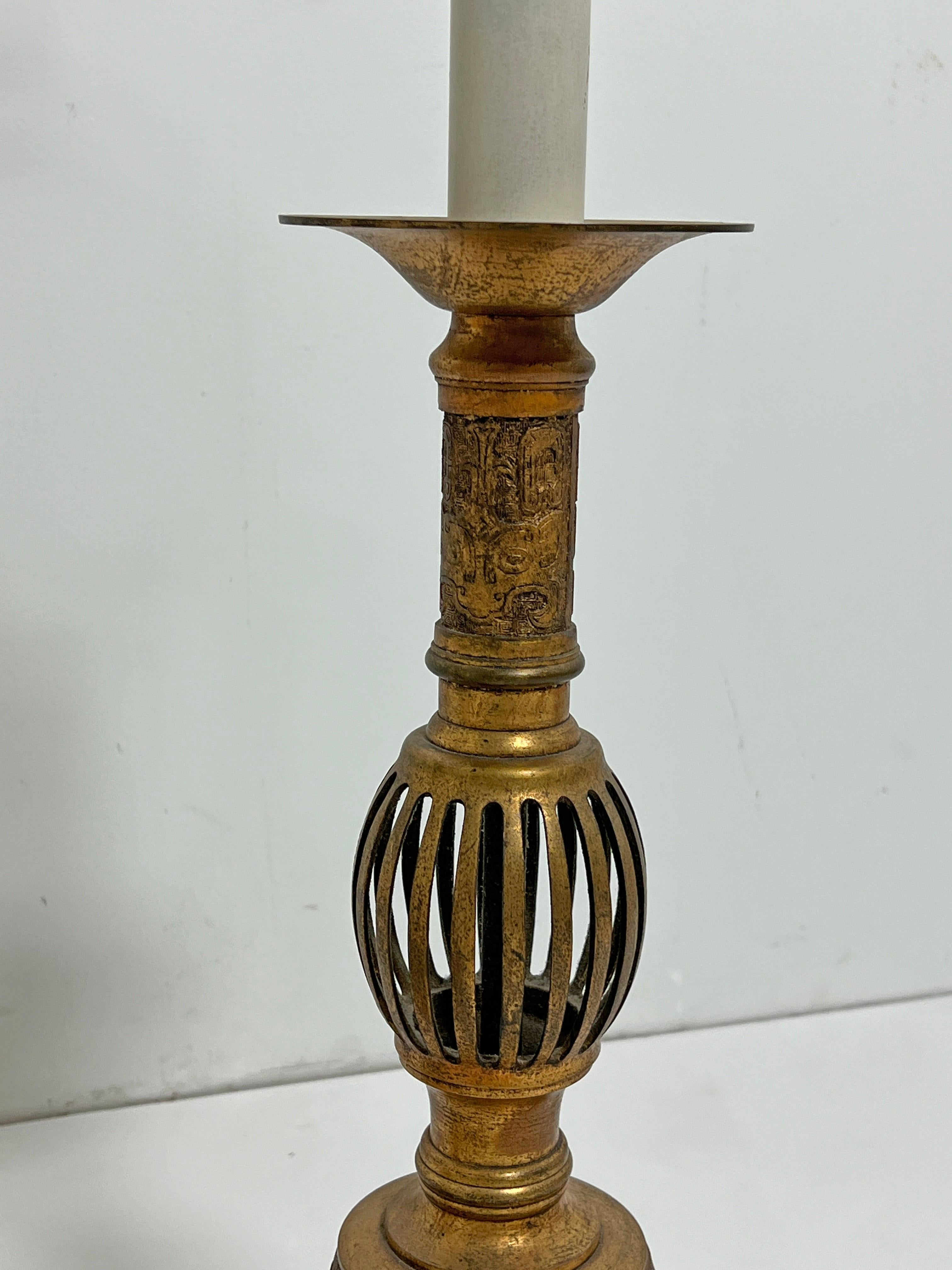 Paire de chandeliers anciens en bronze chinois du 19e siècle en vente 4