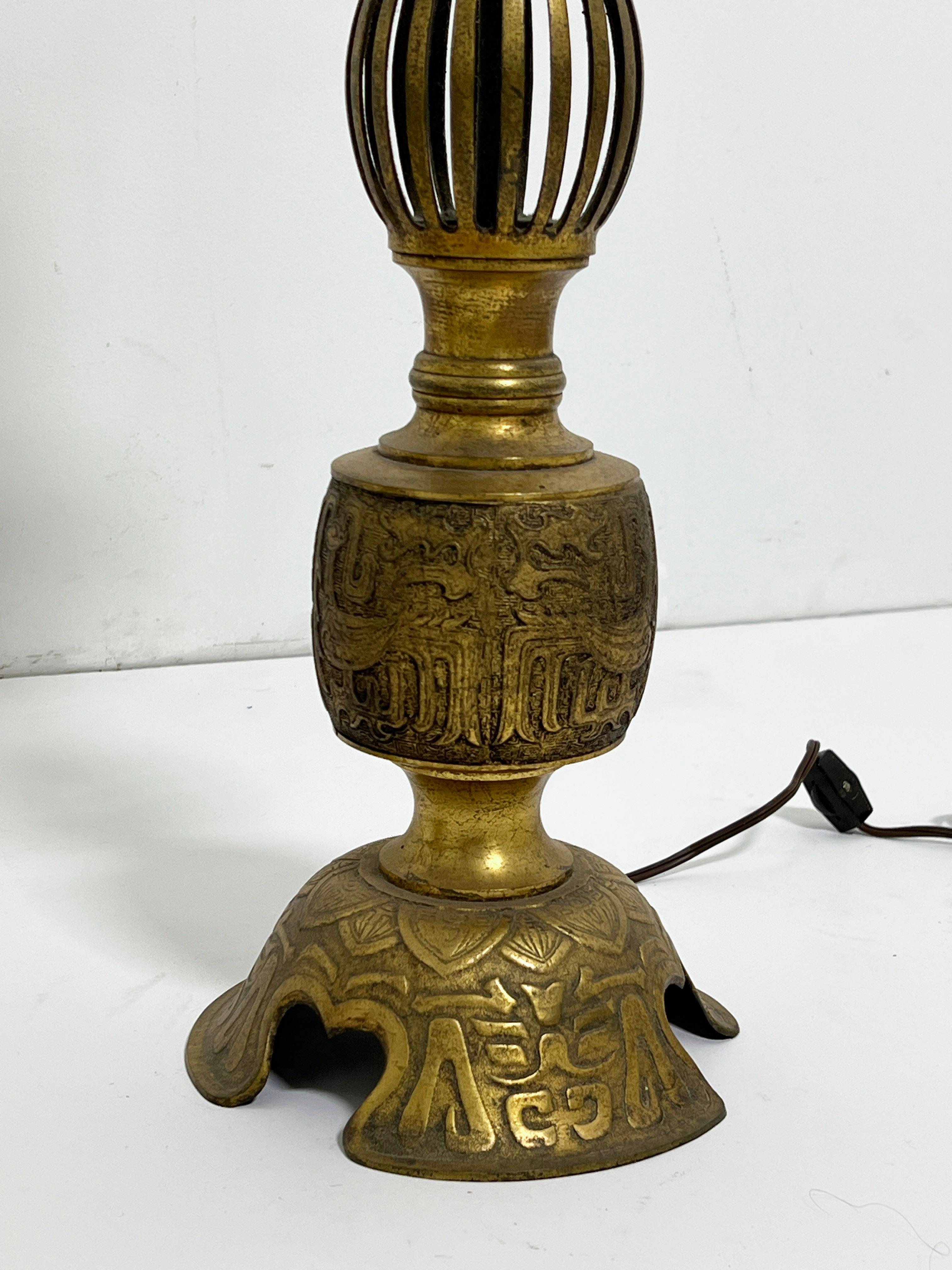 Paar antike chinesische Bronze-Leuchter aus dem 19. (19. Jahrhundert) im Angebot