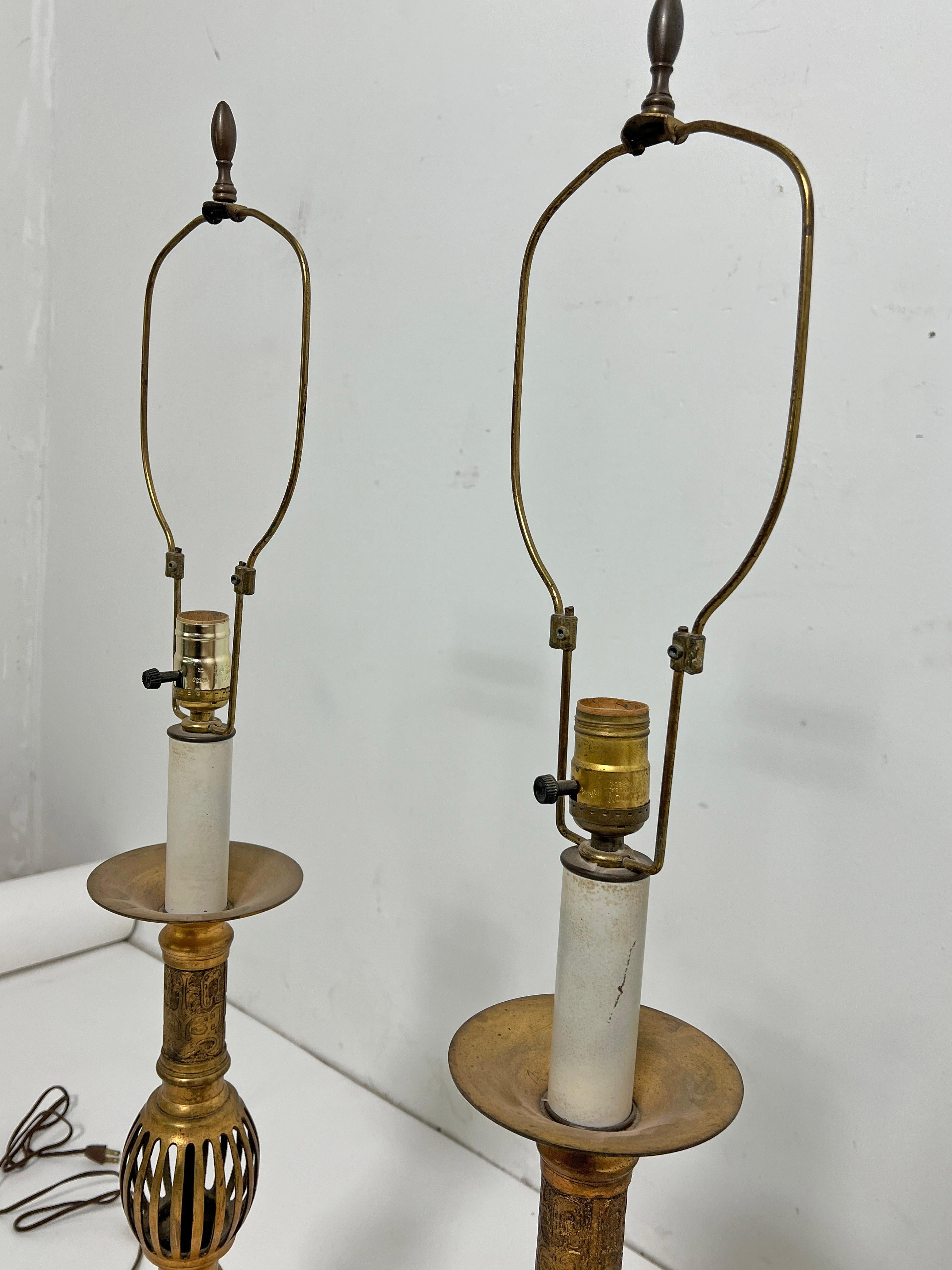 Paire de chandeliers anciens en bronze chinois du 19e siècle en vente 1