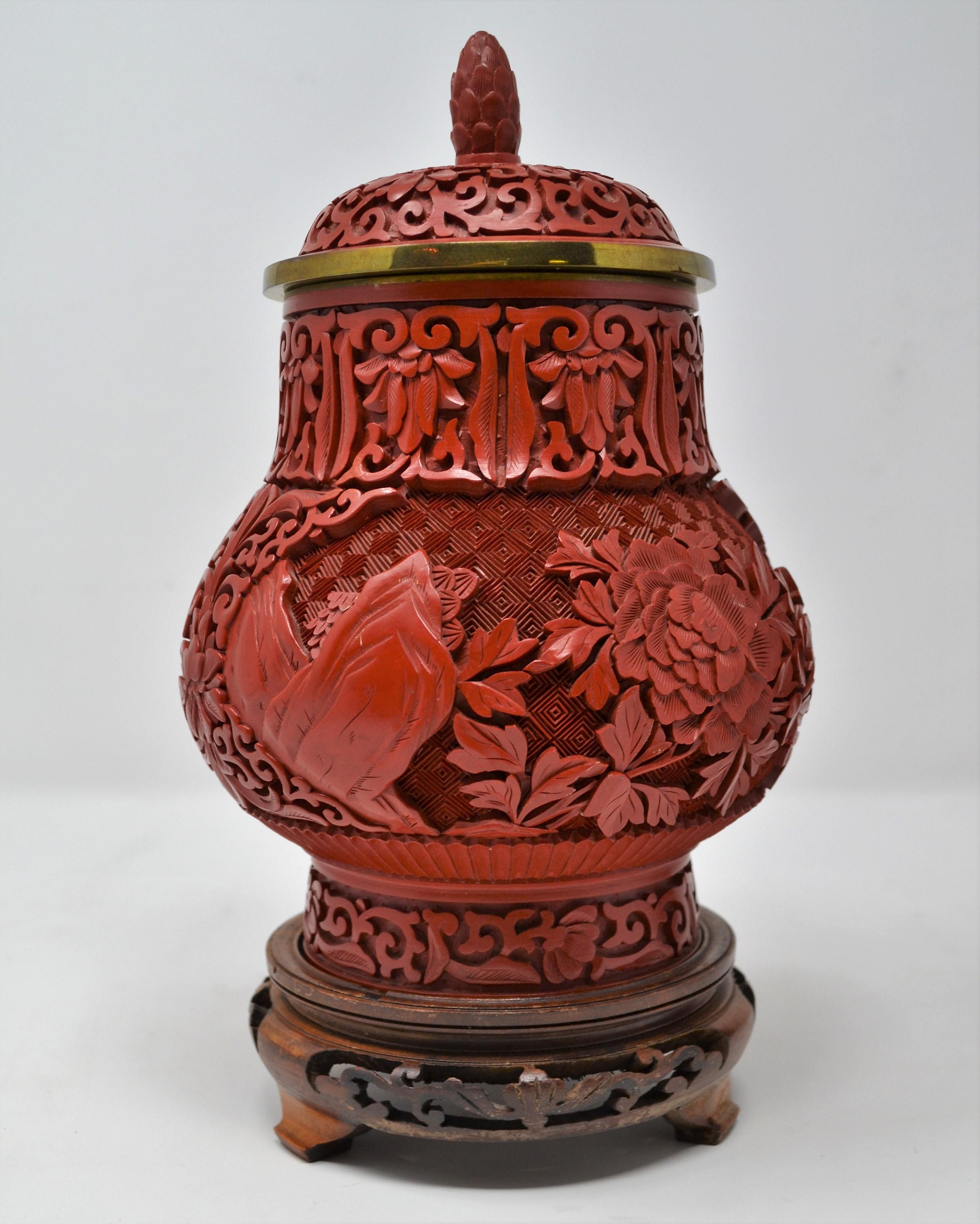 Pair of Antique 19th Century Chinese Cinnabar Urns In Good Condition In New Orleans, LA