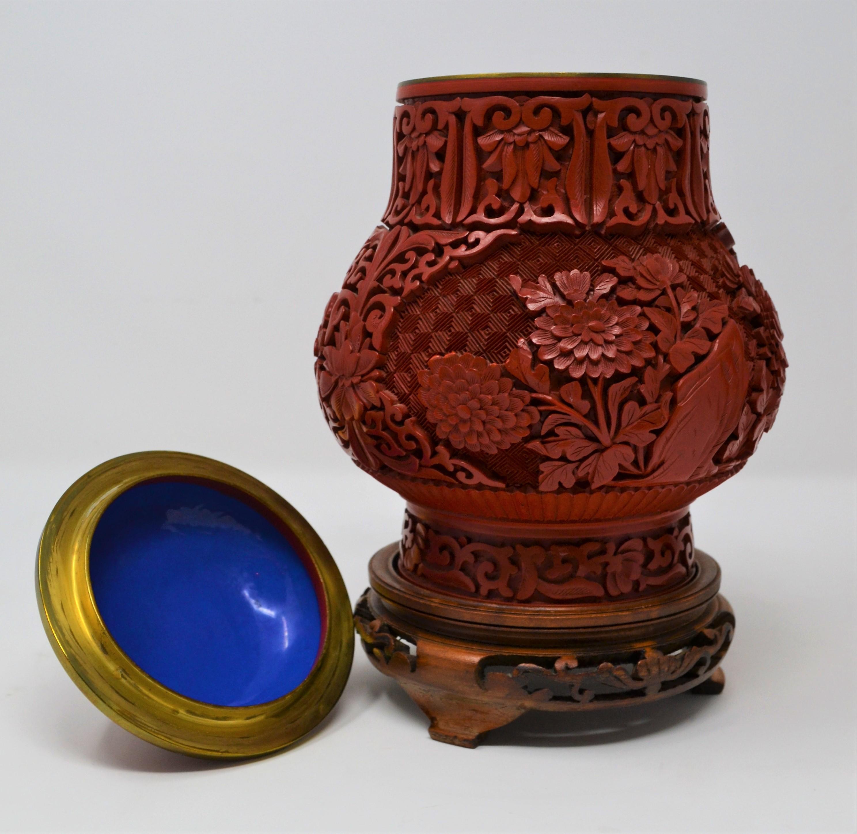 Pair of Antique 19th Century Chinese Cinnabar Urns 2