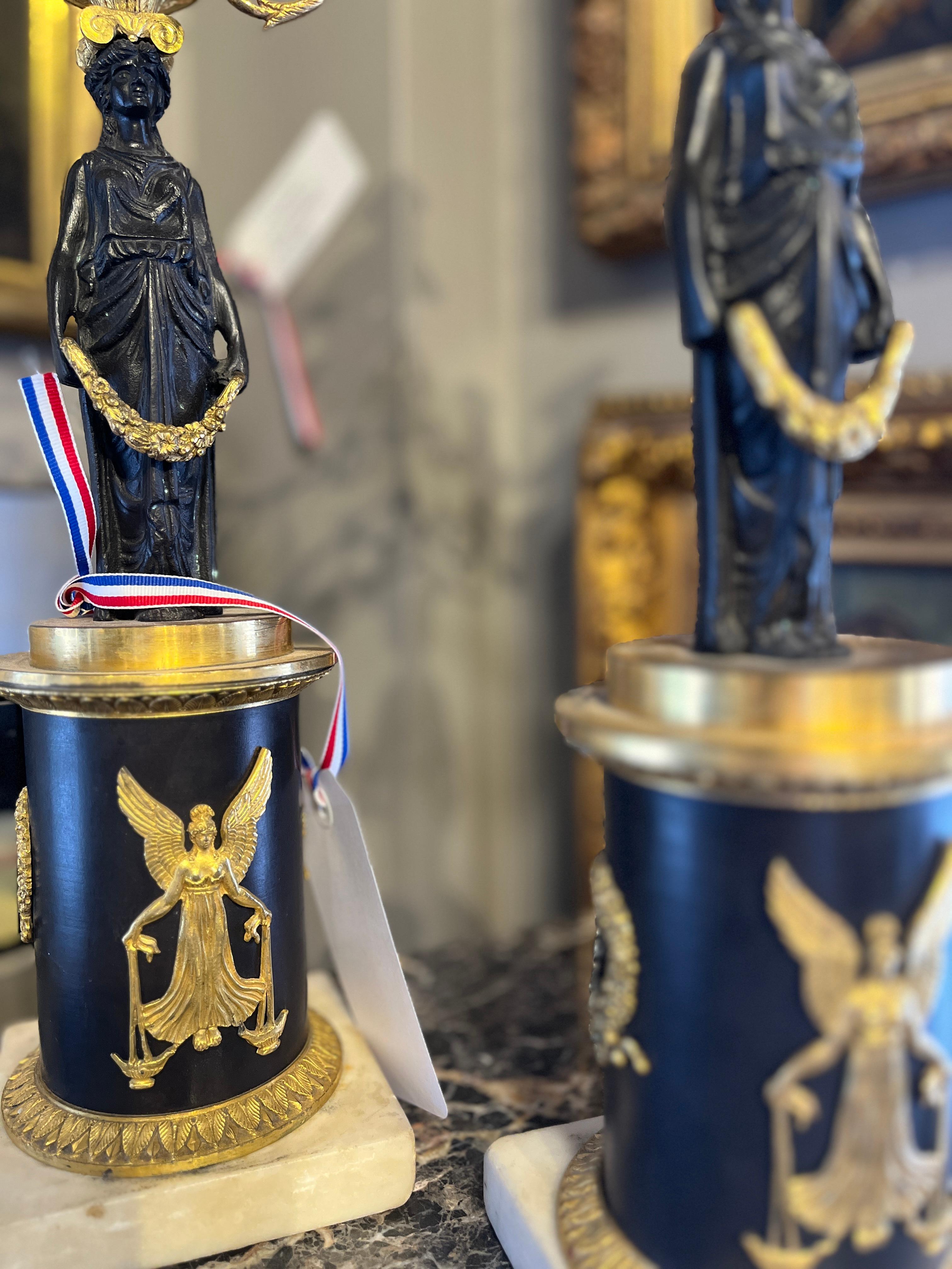 Anglais Paire de chandeliers anciens de style Régence anglaise du 19e siècle en vente