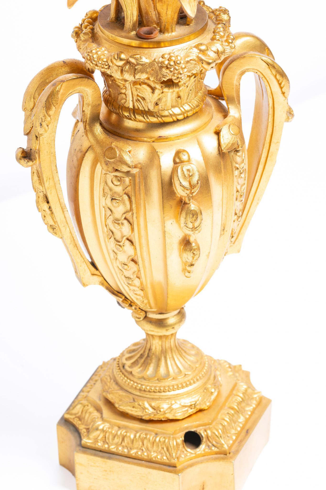 Paire de chandeliers anciens en bronze doré du 19e siècle français en vente 3