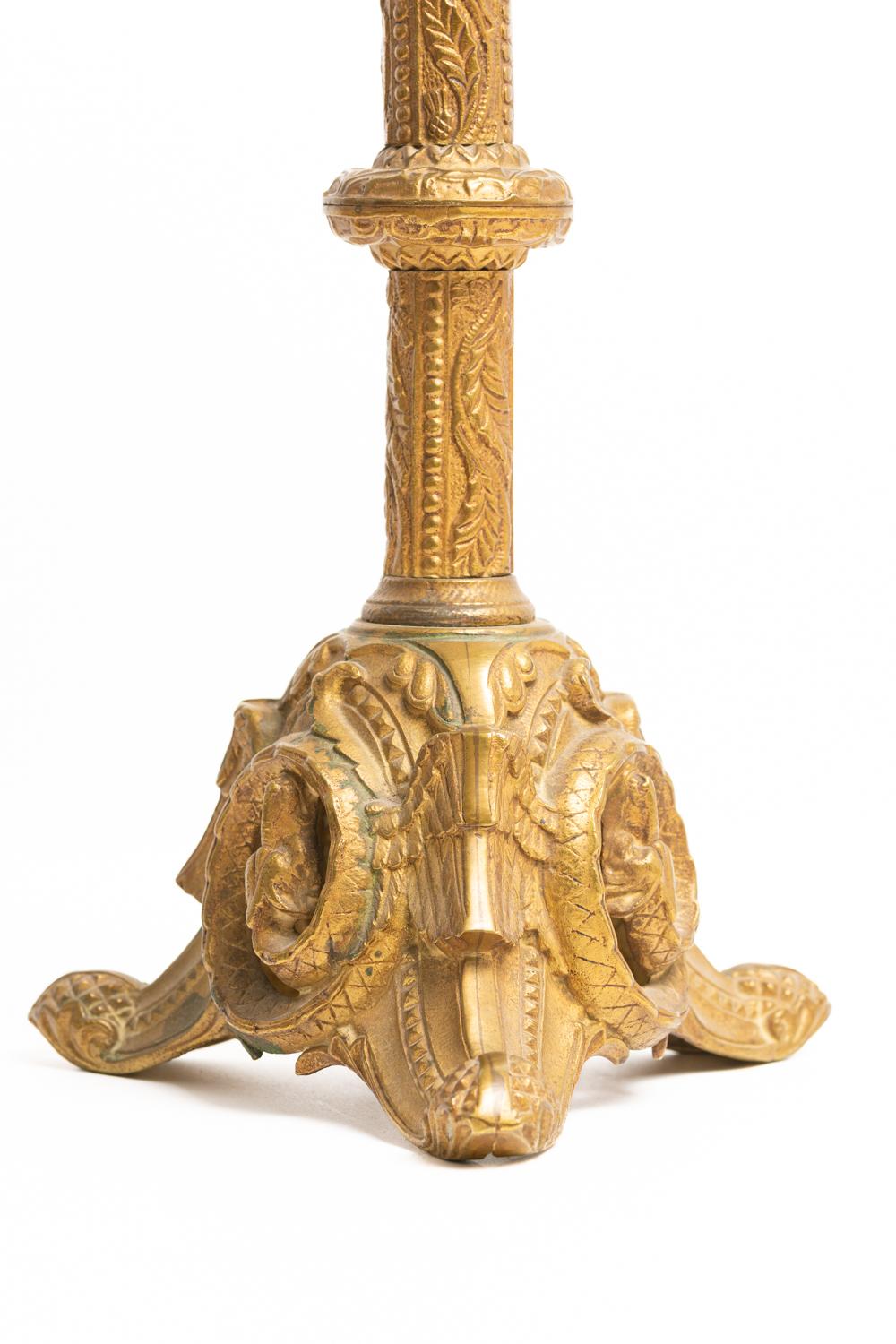 Antike französische Messing-Kerzenständer aus dem 19. Jahrhundert  für Damen oder Herren im Angebot