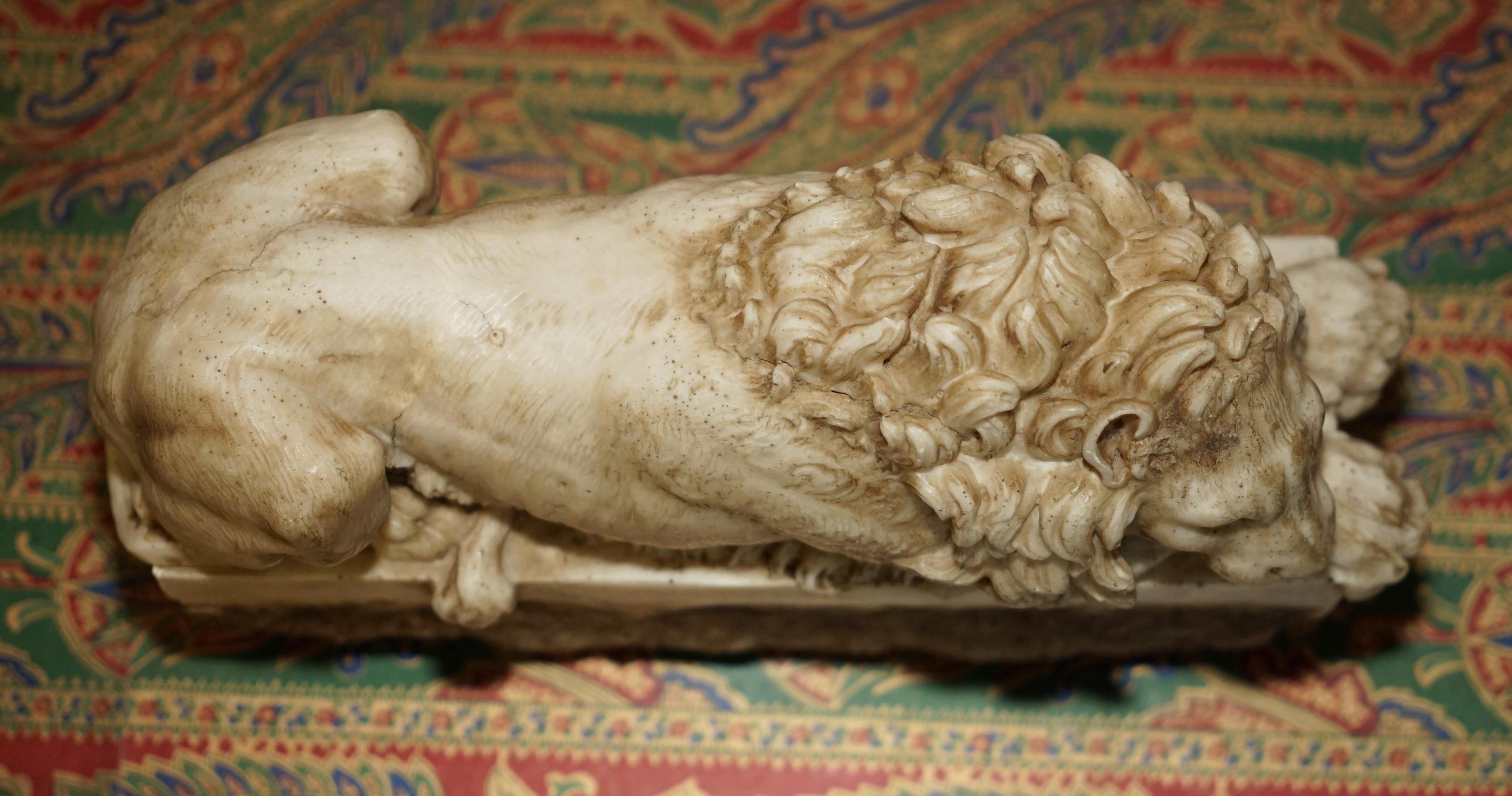 par de leones antiguos italianos del siglo xix antonio canova de la tumba del papa clemente Alabastro en venta