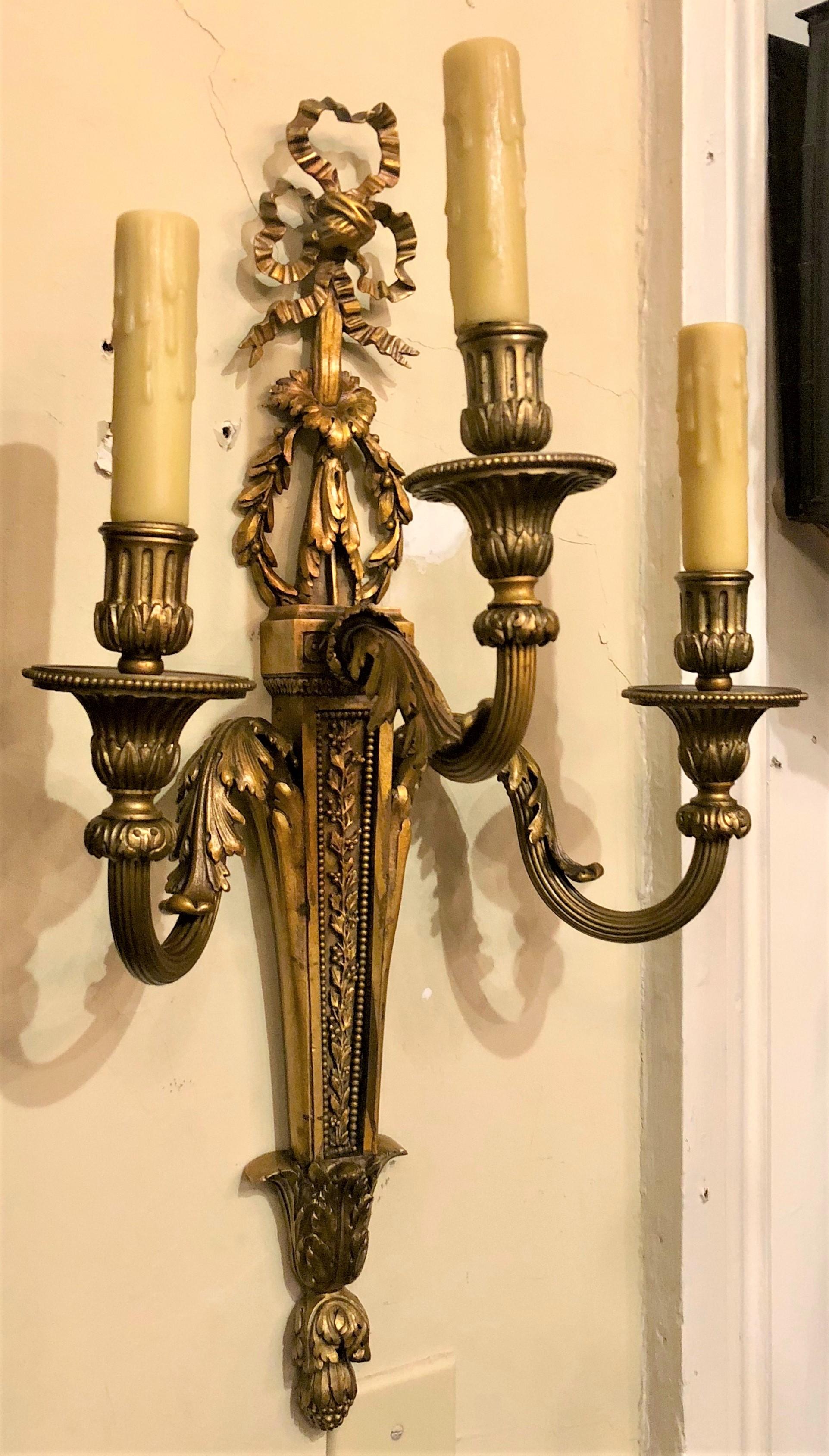 Pair of Antique 19th Century French Louis XVI Gold Bronze Sconces For Sale 1