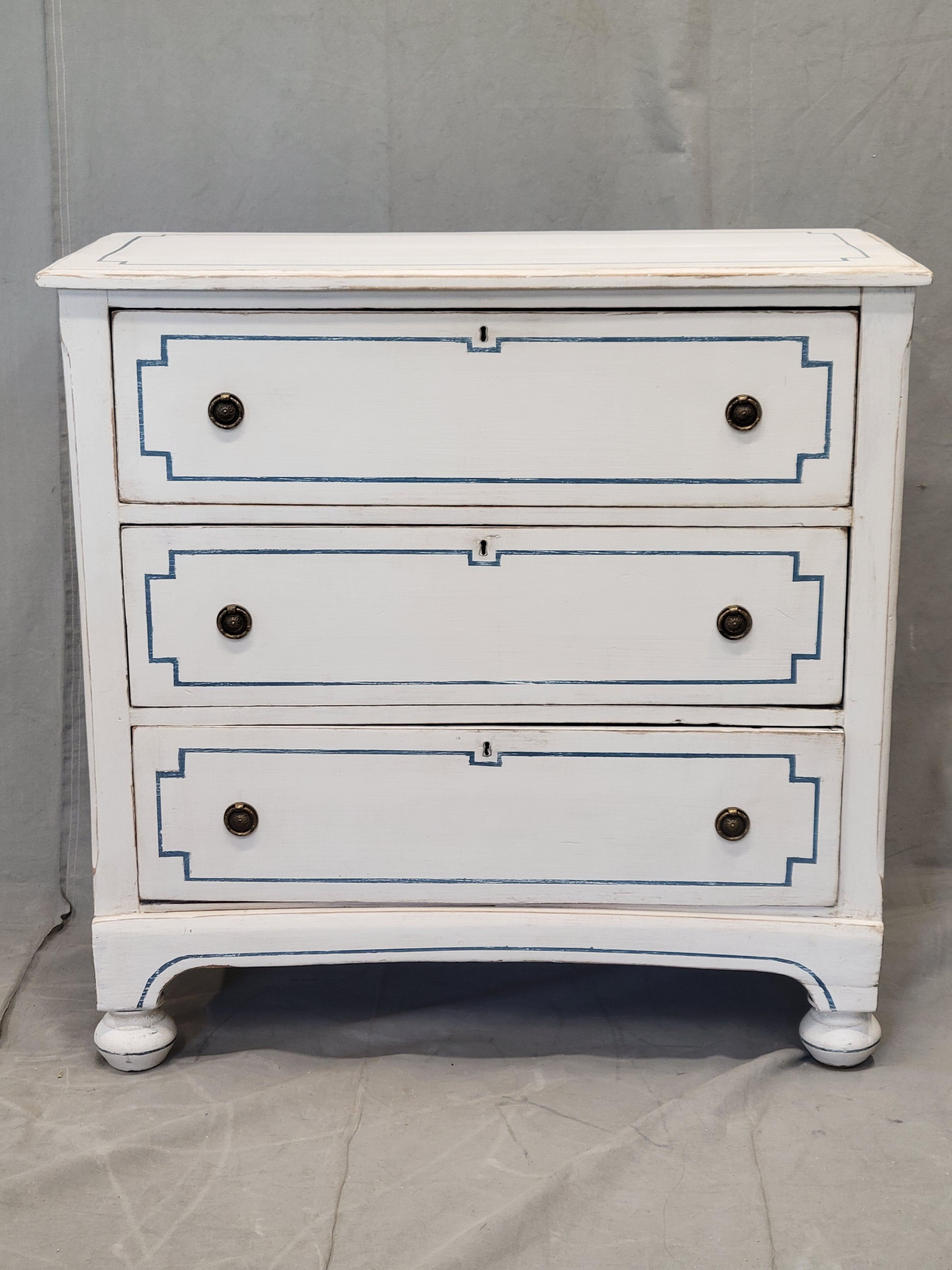 Pair of Antique 19th Century Pine Painted White Dressers With Blue French Line In Good Condition In Centennial, CO