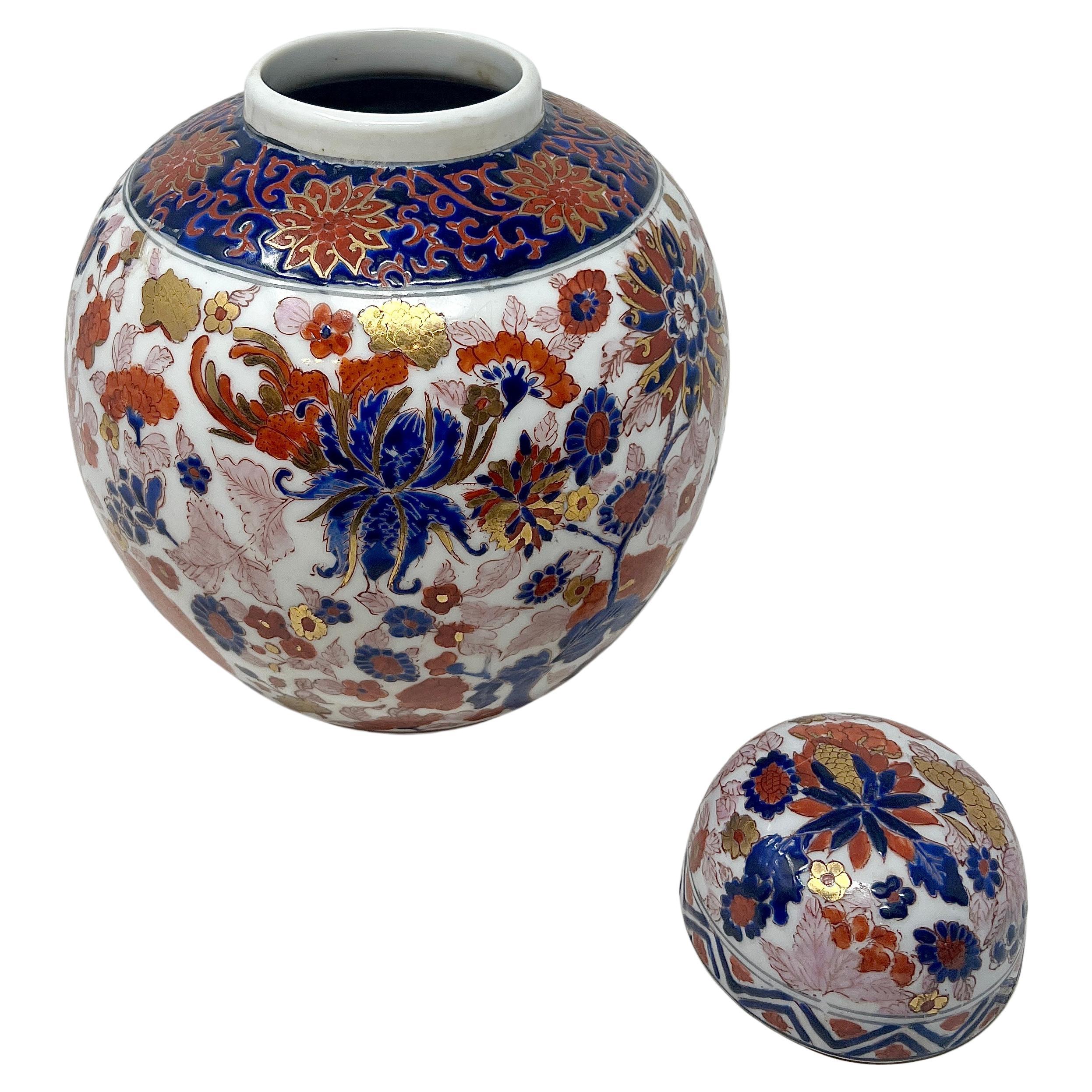 Japanese Pair of Antique 19th Century Porcelain Ginger Jars with Lids, Circa 1890. For Sale