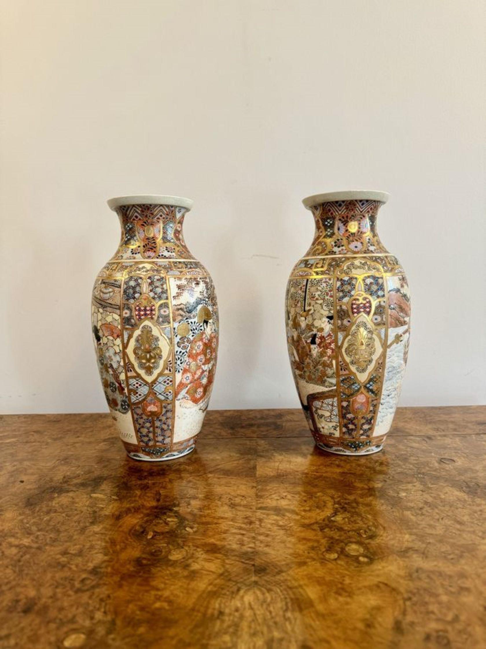 XIXe siècle Paire de vases japonais anciens de qualité Satsuma du 19e siècle  en vente