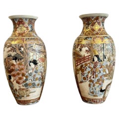 Paire de vases japonais anciens de qualité Satsuma du 19e siècle 