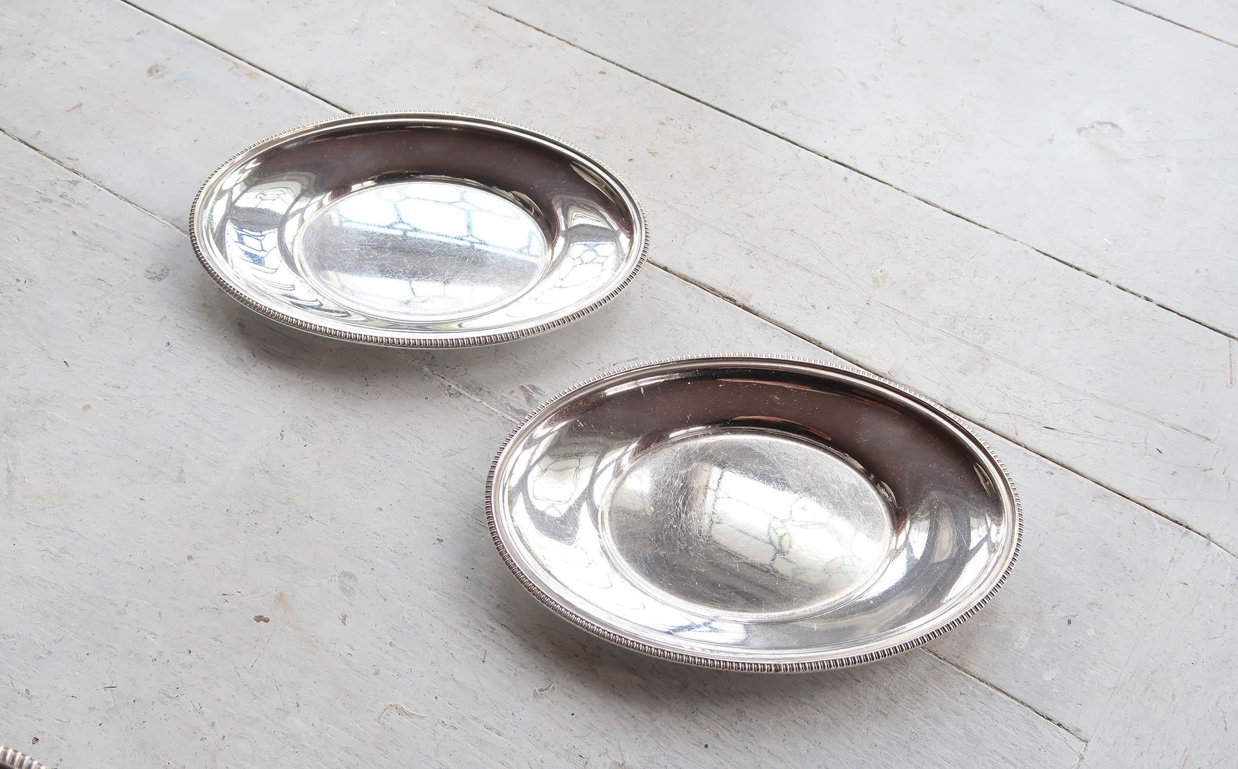 Pair of Antique Adam Style Silver Plated Tureens. English C.1920 For Sale 2