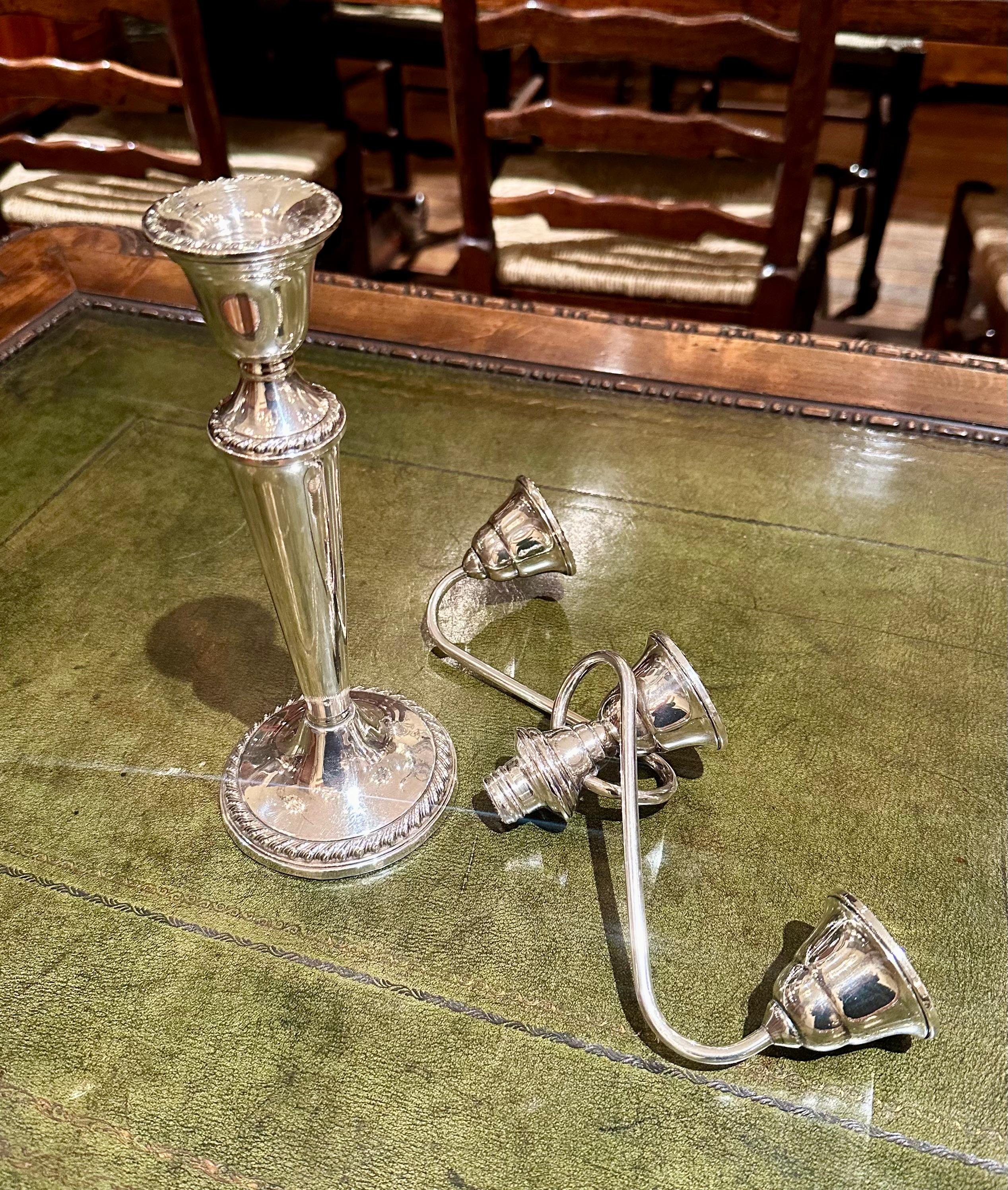 Argento 925 Coppia di antichi candelabri americani in argento sterling convertiti in candelabri. in vendita