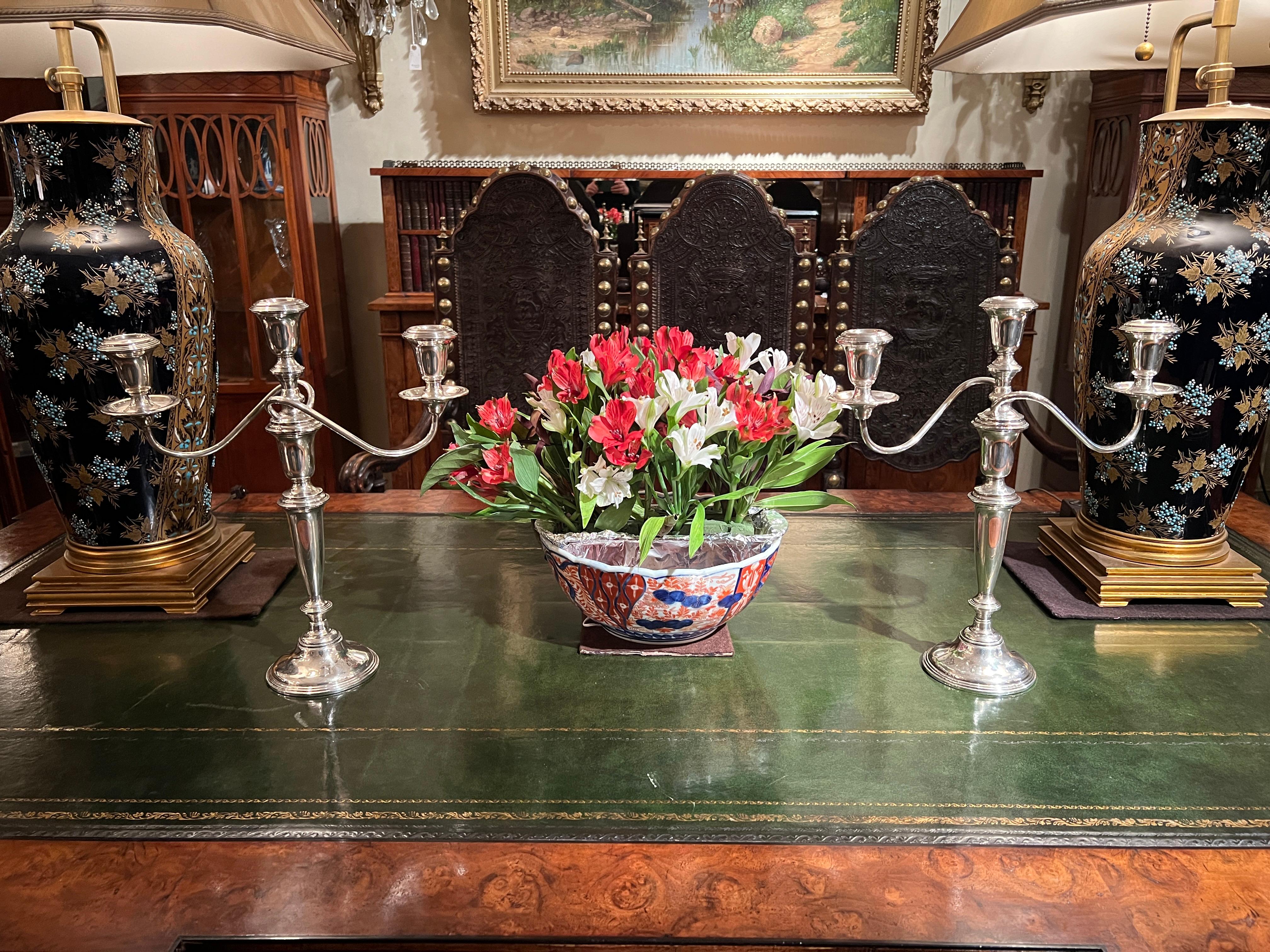Paar antike amerikanische Sterlingsilber-Kandelaber aus Sterlingsilber, umgewandelt in Kerzenständer. im Angebot 5