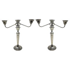 Paire de candélabres américains anciens en argent sterling transformés en chandeliers.