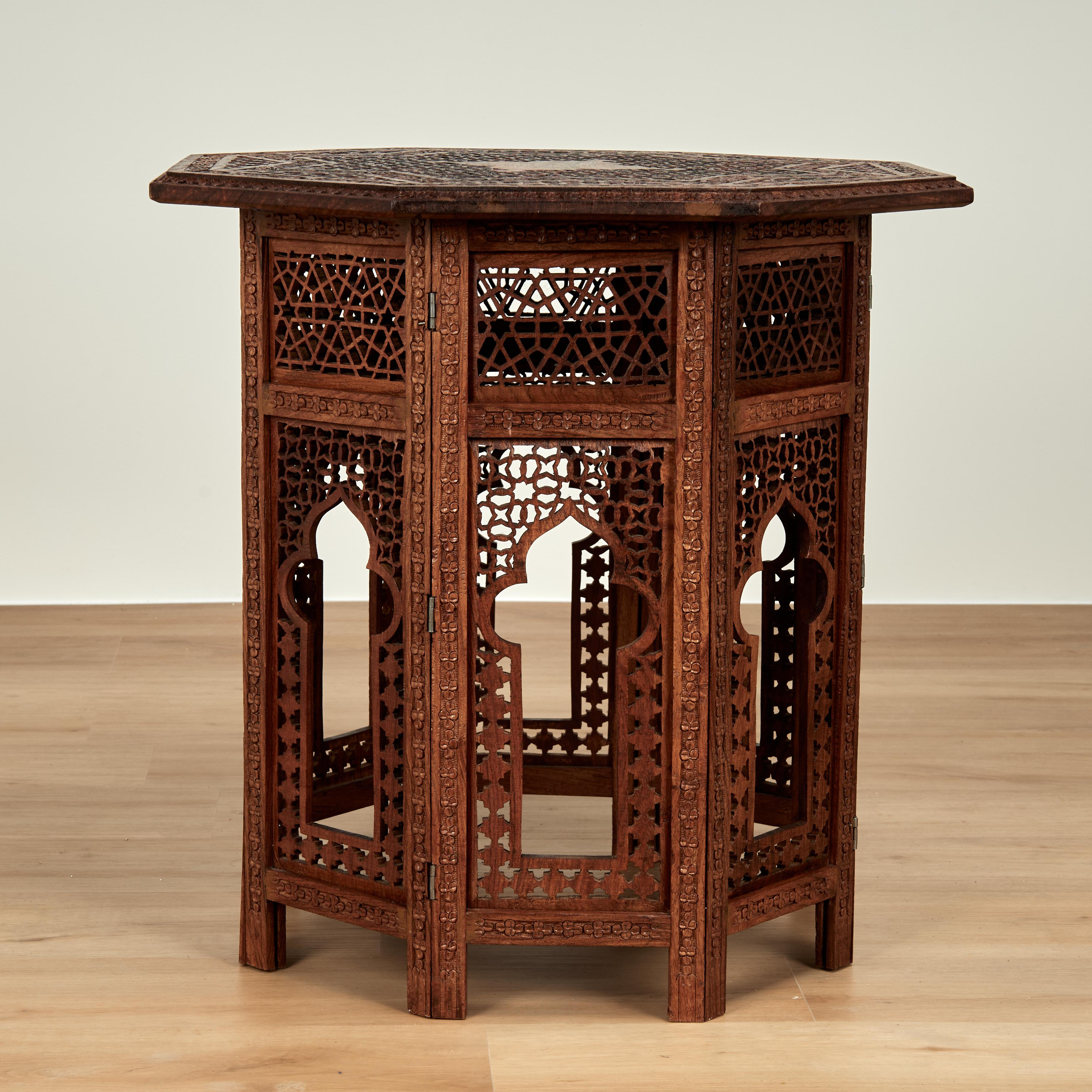 Anglo-Indian Pair of Antique Anglo Indian Carved Stands or Tables For Sale