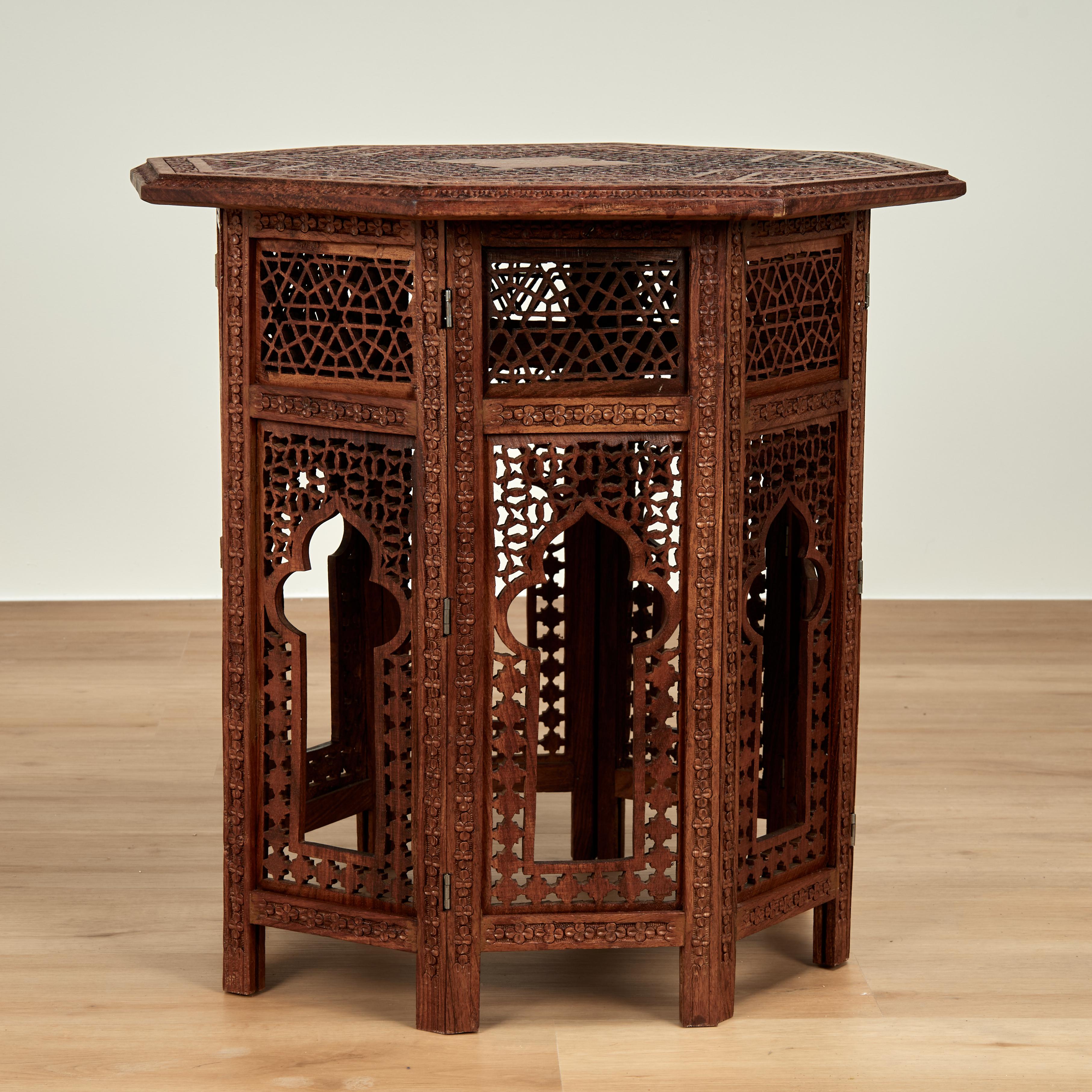 Hand-Crafted Pair of Antique Anglo Indian Carved Stands or Tables For Sale