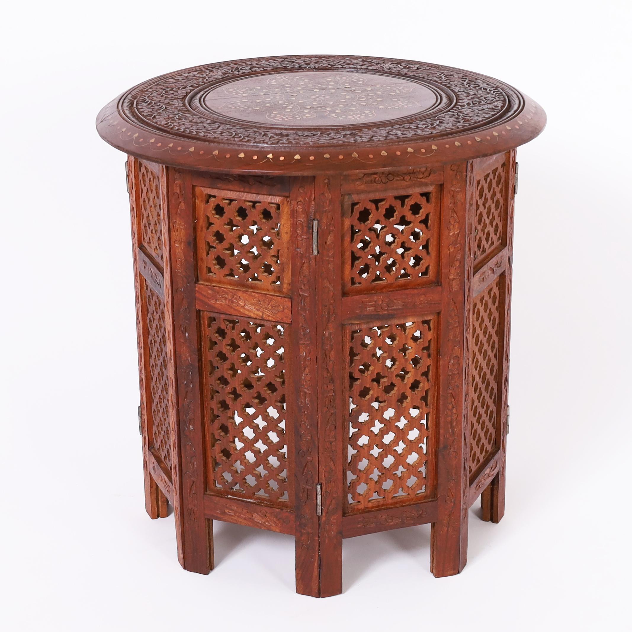 Anglo-indien Paire de supports anciens anglo-indiens marquetés en vente