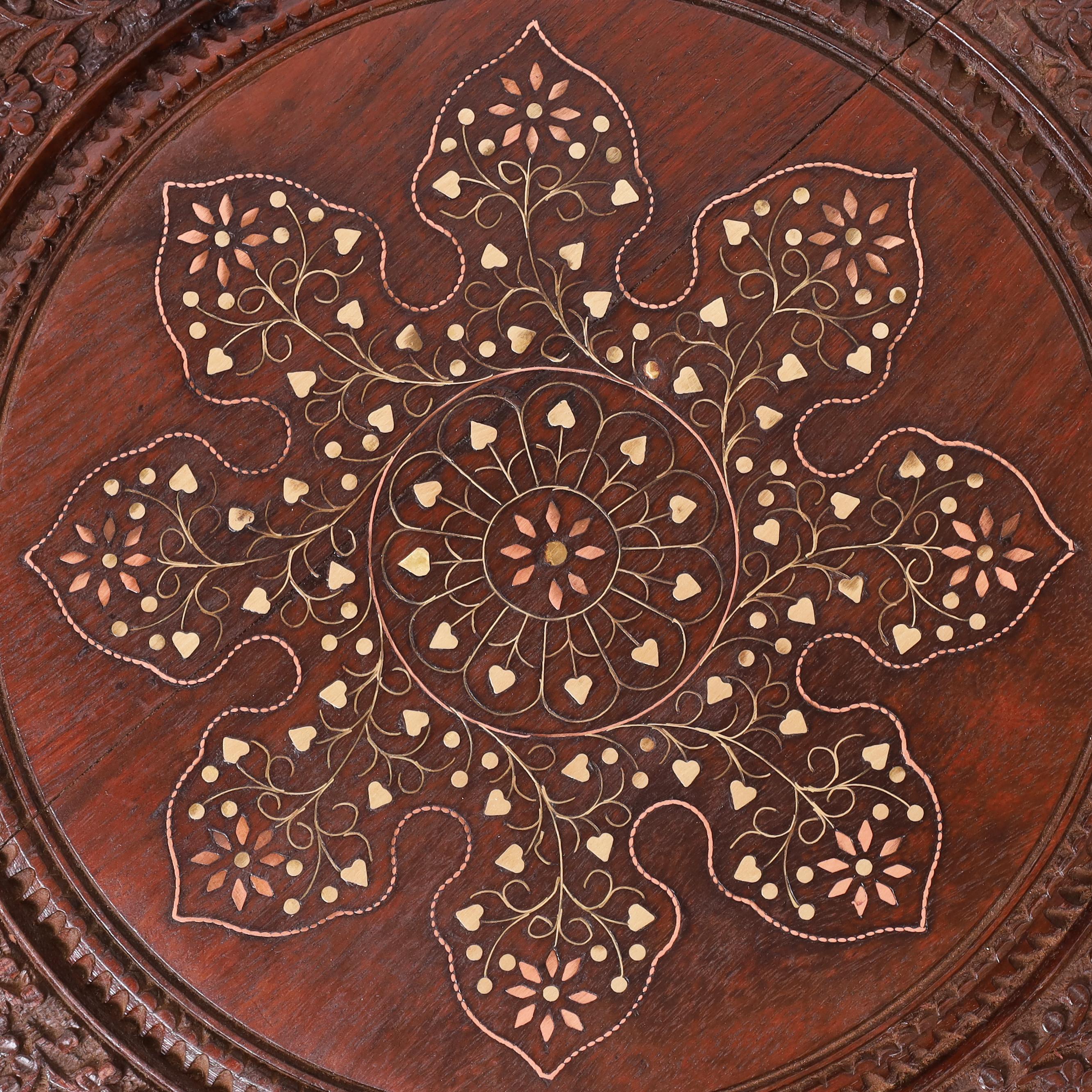 20ième siècle Paire de supports anciens anglo-indiens marquetés en vente