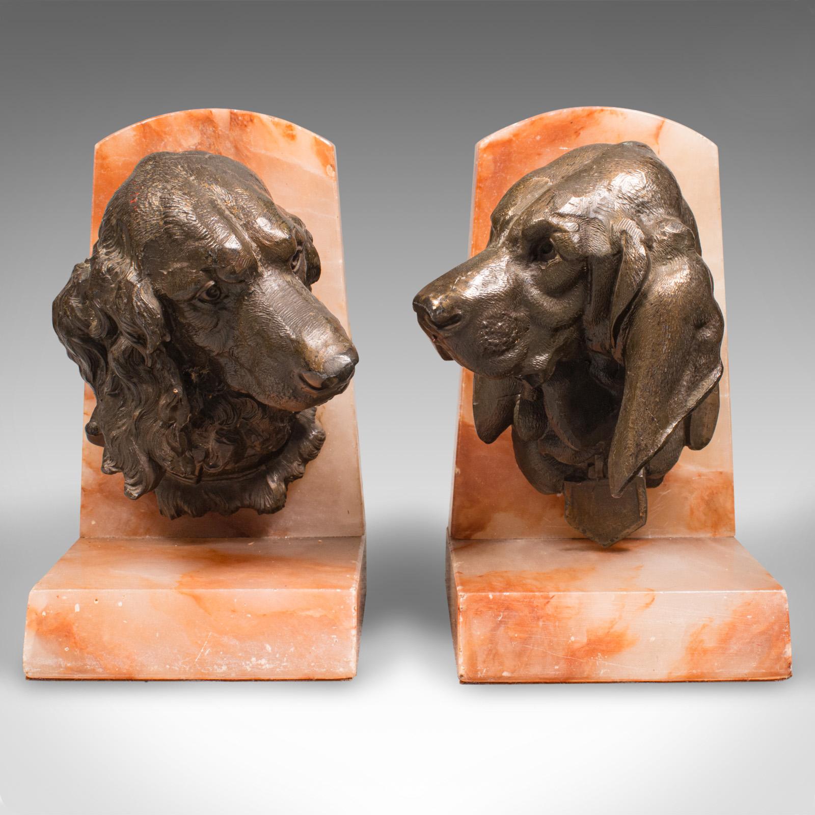 This is a pair of antique animalier bookends. A French, spelter bronze dog bust mounted upon red onyx by Prosper Lecourtier (1851-1924), dating to the late Victorian period, circa 1900.

Striking decorative appeal from one of the 19th century's
