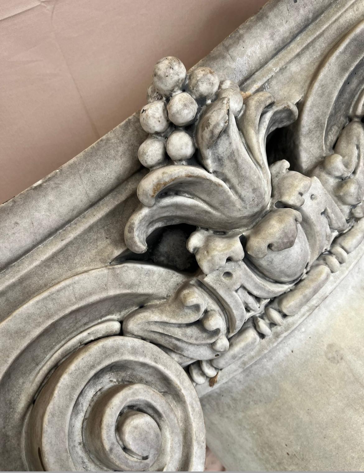 Americano Coppia di capitelli di colonne architettoniche antiche in vendita