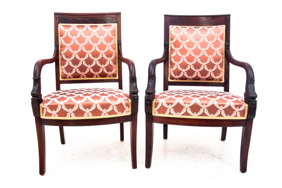 Pair of antique armchairs produced in Scandinavia in circa 1860s.
Beautiful dolphins ornaments, we hve beautiful sofa to suit this set
Very good condition, after professional renovation and replacement of upholstery.
Wood: Mahogany
Dimensions: