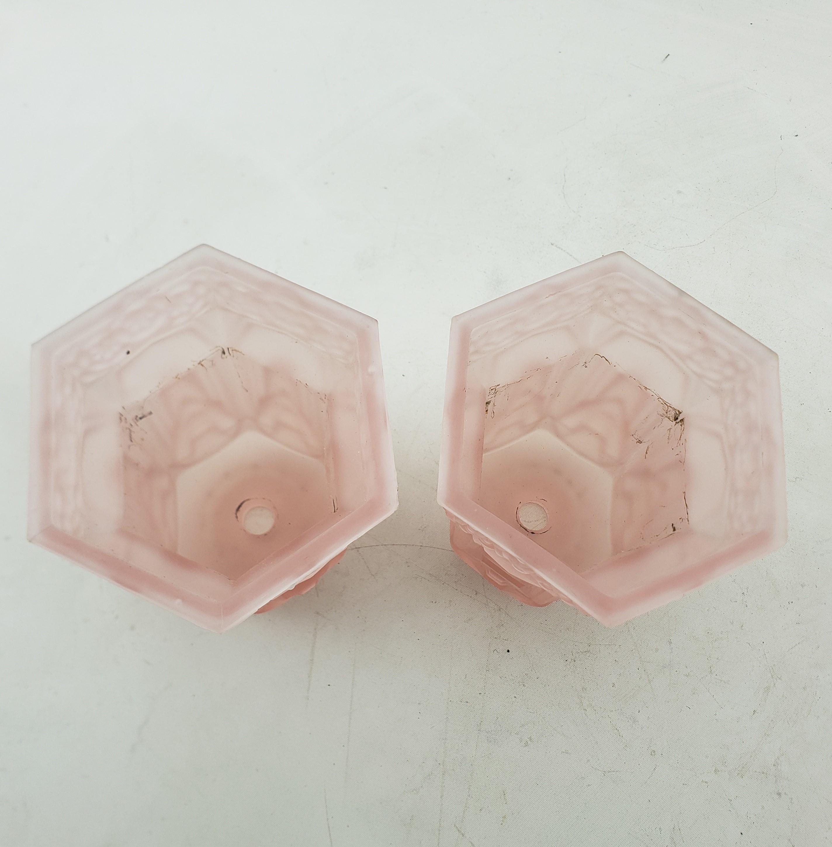 Paar antike Art-Déco- Bourdoir- oder Tischlampen mit mattierten rosa Glasschirmen, Art déco im Angebot 6