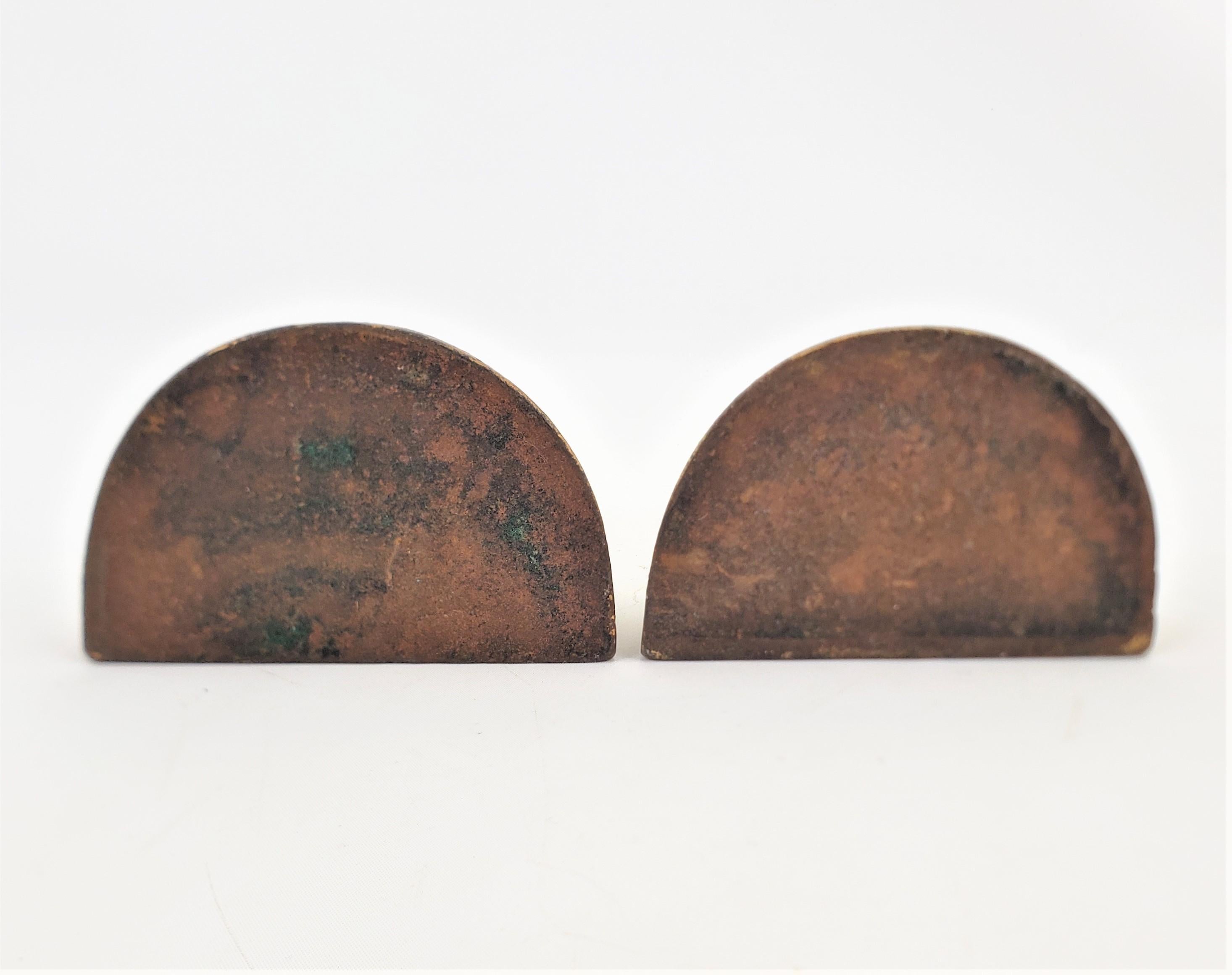 Paar antike Art-Déco-Buchstützen aus gegossenem Metall und kalt bemaltem Dante Alighieri im Angebot 1