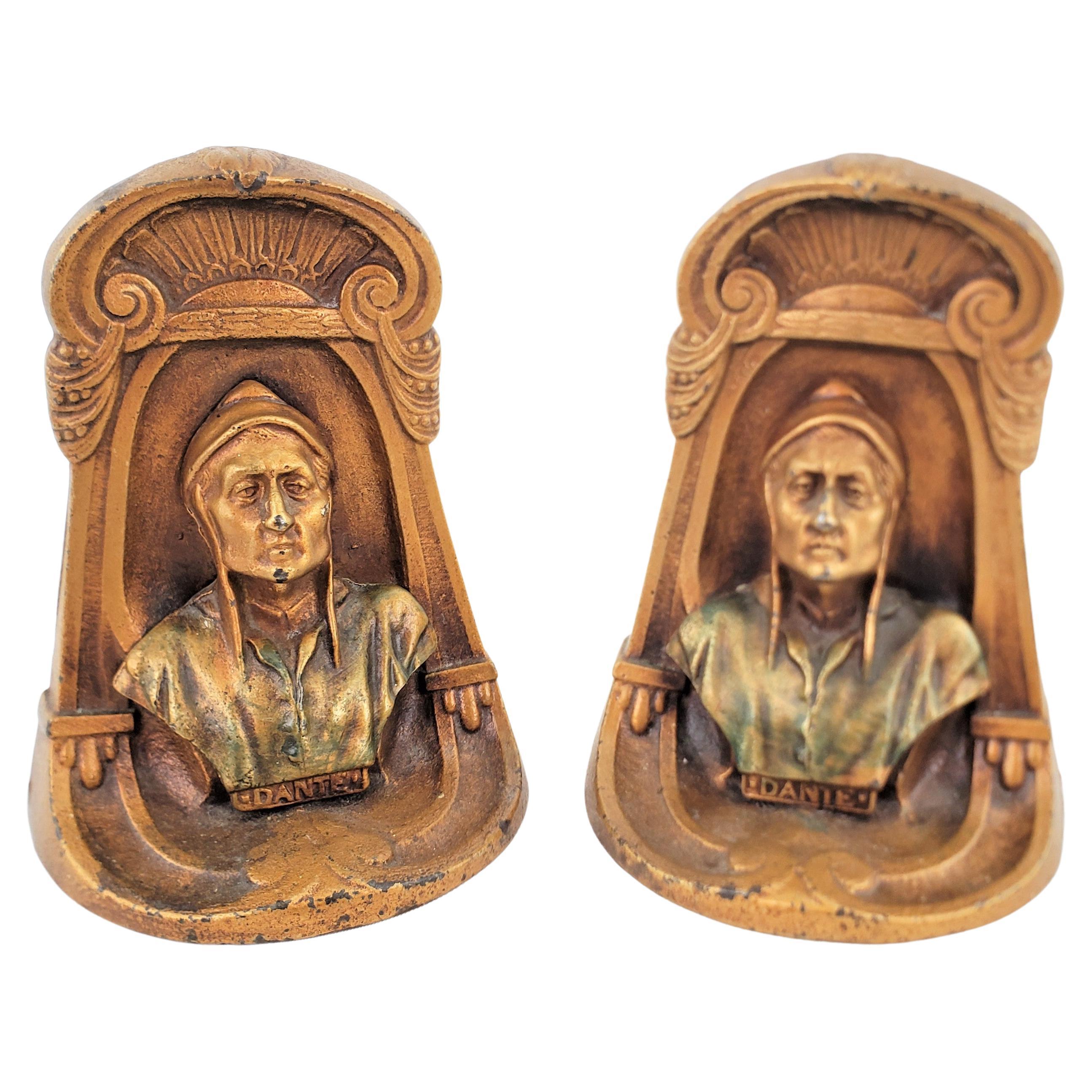 Paar antike Art-Déco-Buchstützen aus gegossenem Metall und kalt bemaltem Dante Alighieri