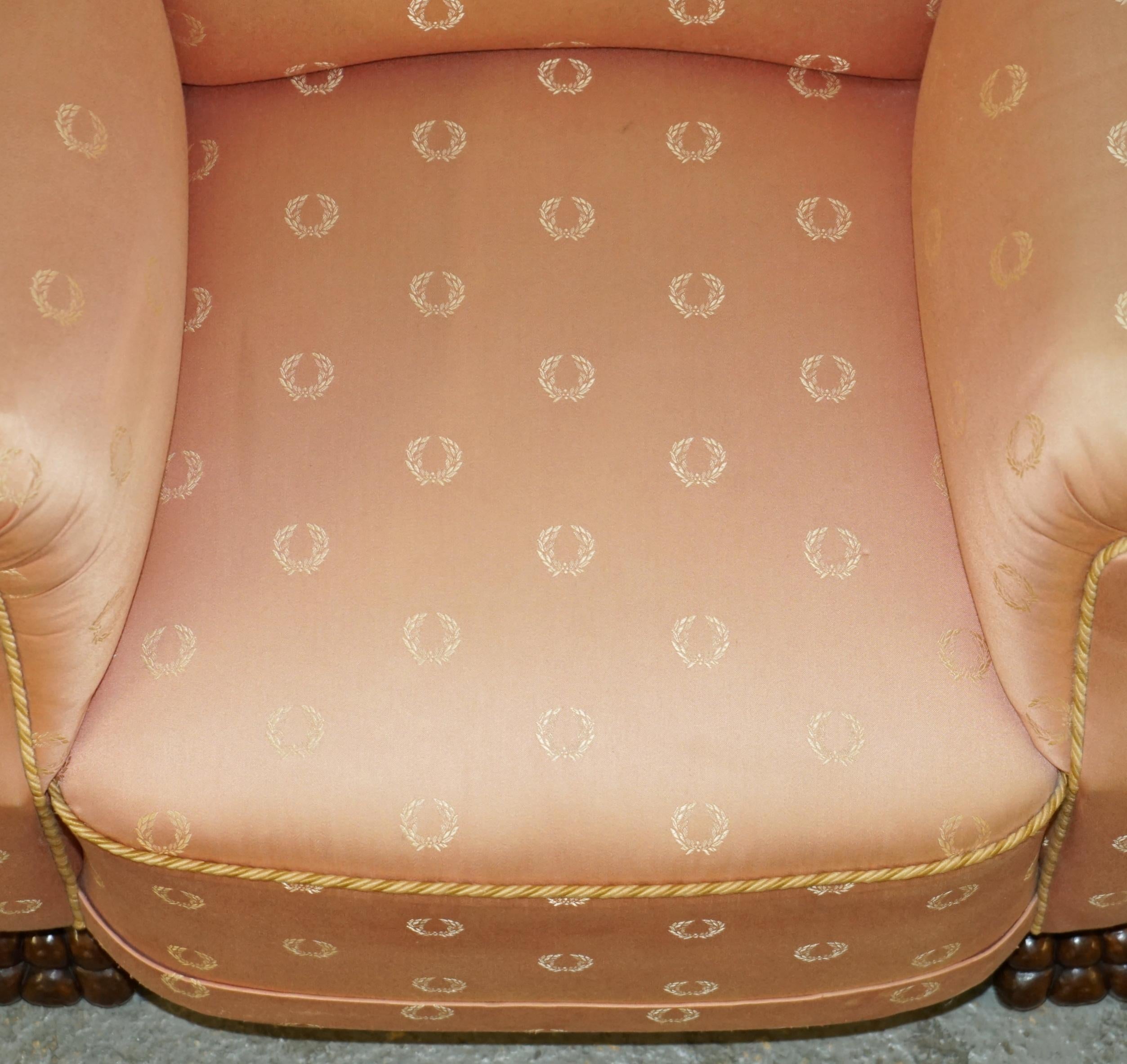 PAIR OF ANTIQUE ART DECO CIRCA 1920 LIONS HAIRY PAW CARVED FRENCH CLUB ARMCHAIRs For Sale 2