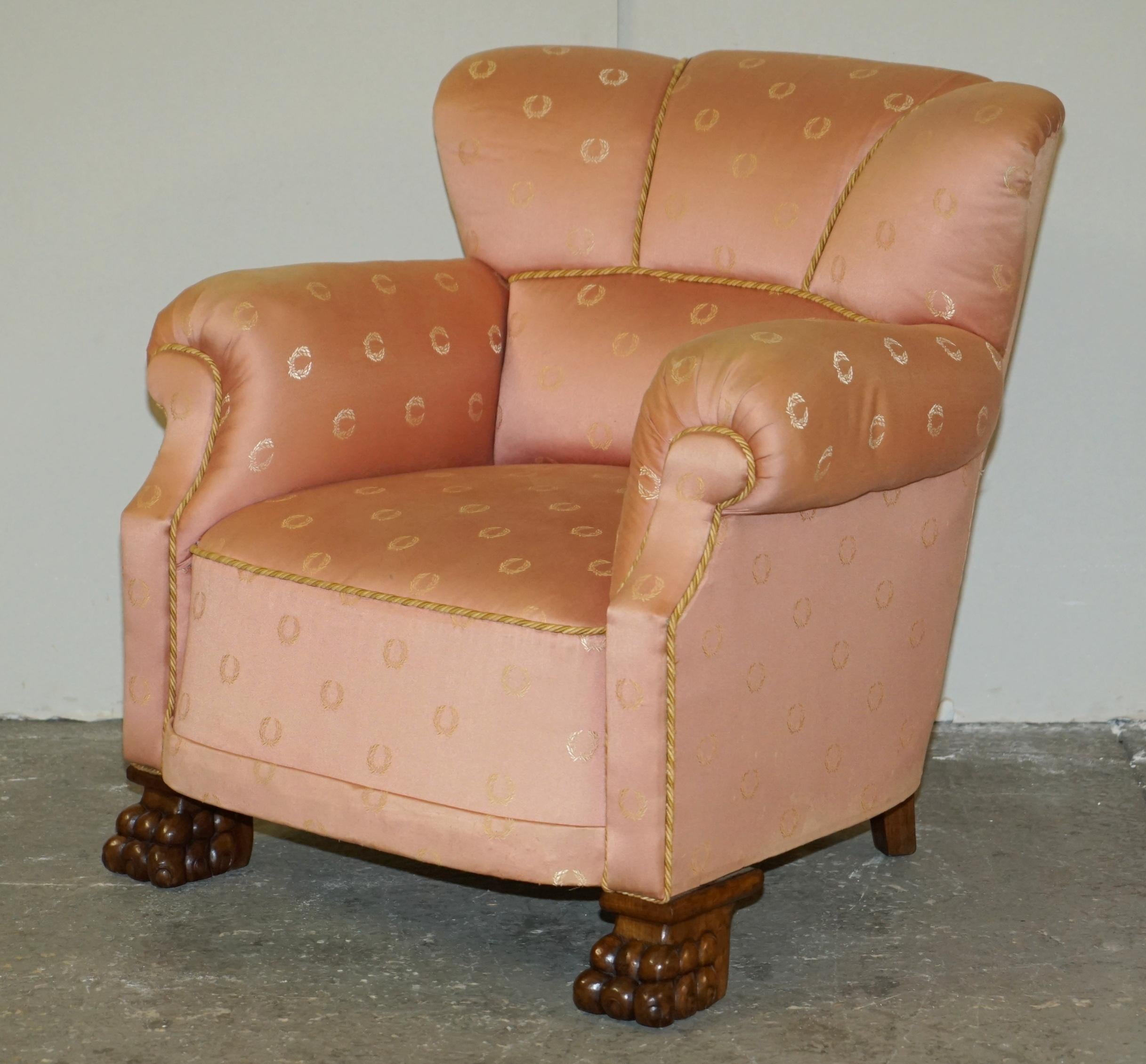 PAIR OF ANTIQUE ART DECO CIRCA 1920 LIONS HAIRY PAW CARVED FRENCH CLUB ARMCHAIRs For Sale 7