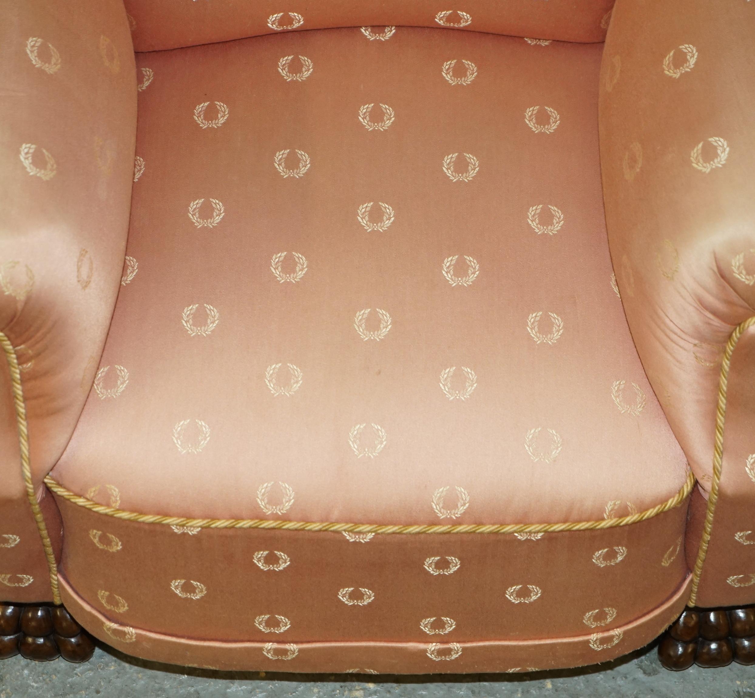 PAIR OF ANTIQUE ART DECO CIRCA 1920 LIONS HAIRY PAW CARVED FRENCH CLUB ARMCHAIRs For Sale 10