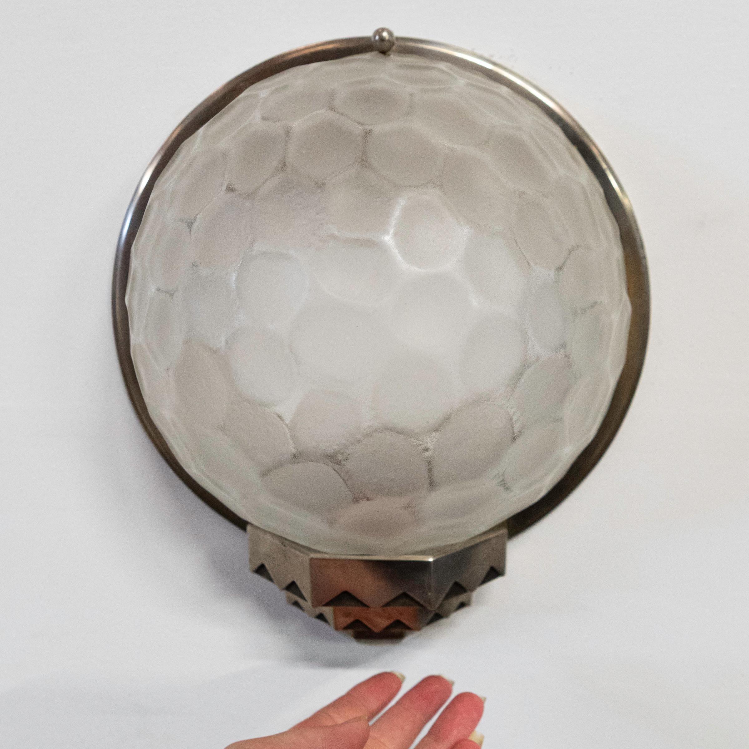 Coppia di lampade da parete in vetro d'epoca Art Déco Genet & Michon in vendita 5