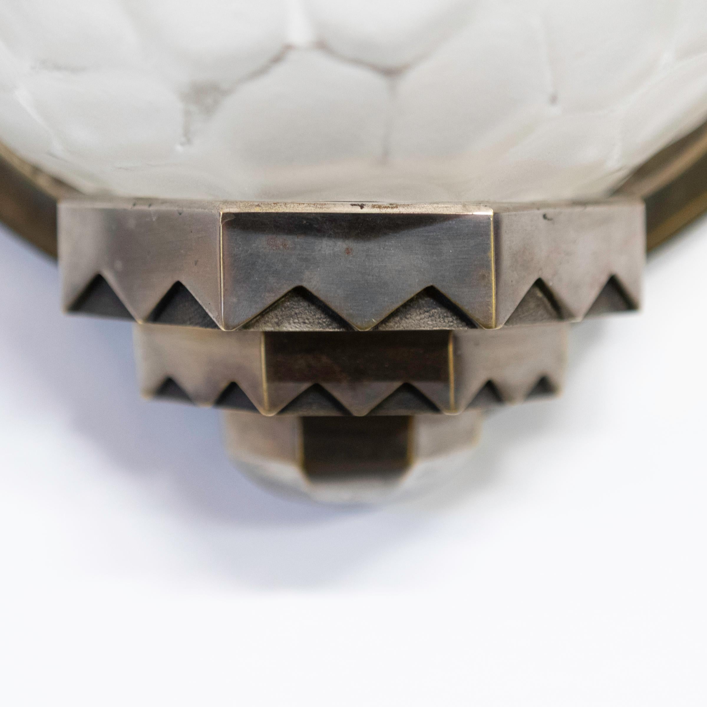 Vetro Coppia di lampade da parete in vetro d'epoca Art Déco Genet & Michon in vendita