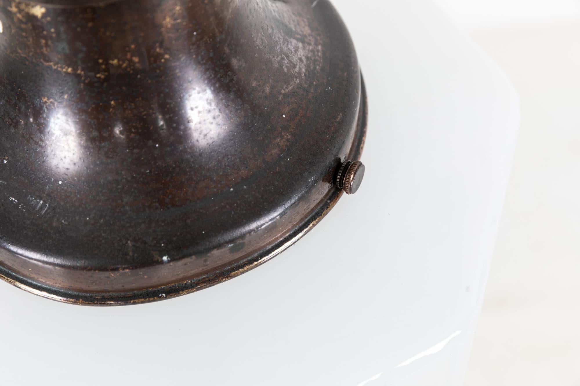 Coppia di lampade a sospensione in vetro opalino Sunco a due parti in stile Art Deco, C.1930 In condizioni discrete in vendita a London, GB