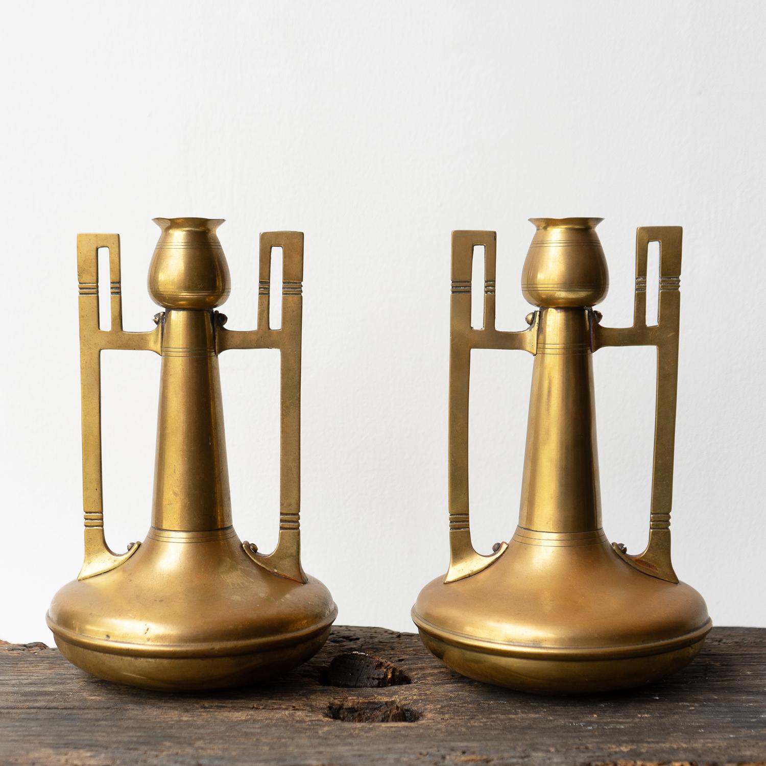 Paire de vases anciens en laiton Art Nouveau de Gustave Serrurier-Bovy vers 1905 2
