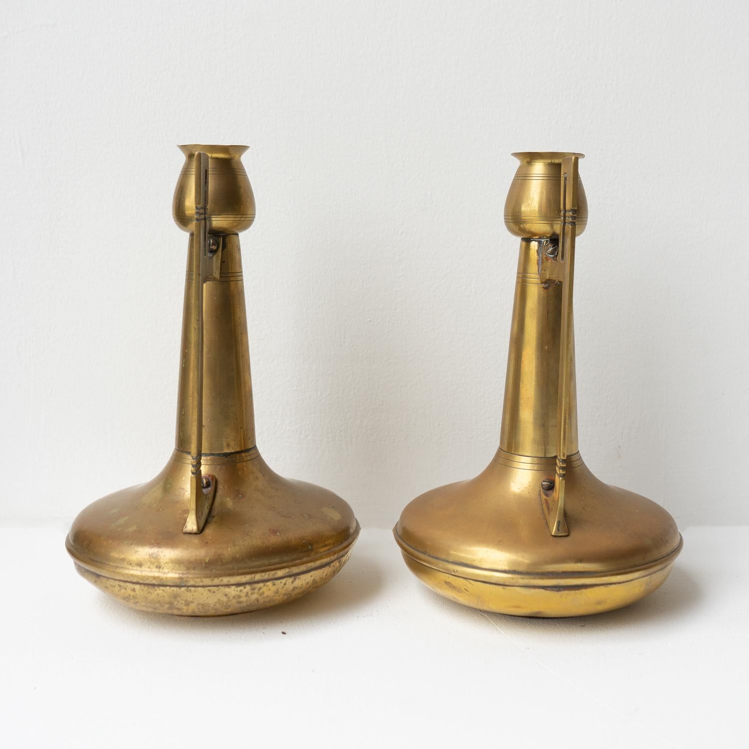 20ième siècle Paire de vases anciens en laiton Art Nouveau de Gustave Serrurier-Bovy vers 1905