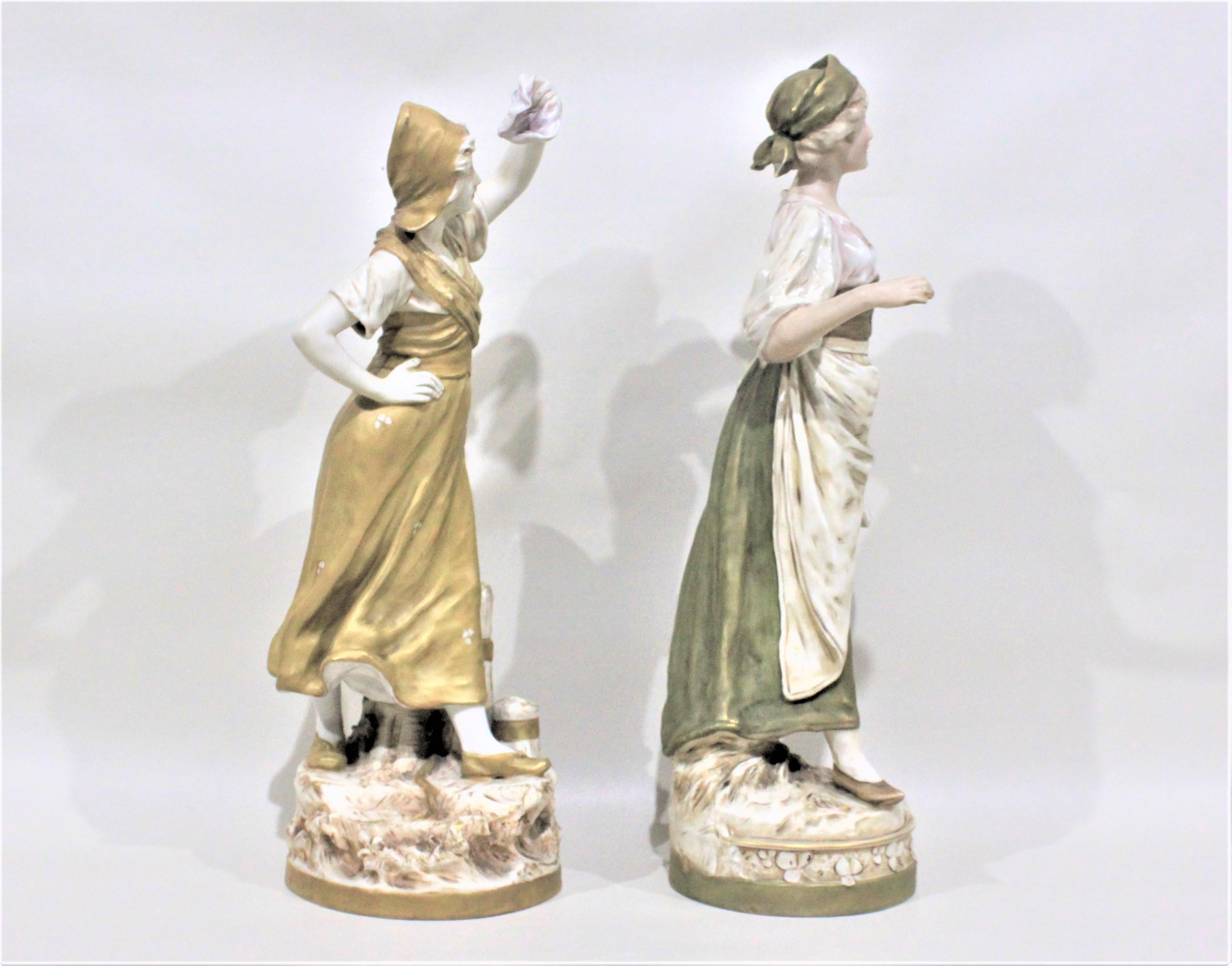 Paar antike Royal Dux-Porzellanfiguren im Art nouveau-Stil (Tschechisch) im Angebot