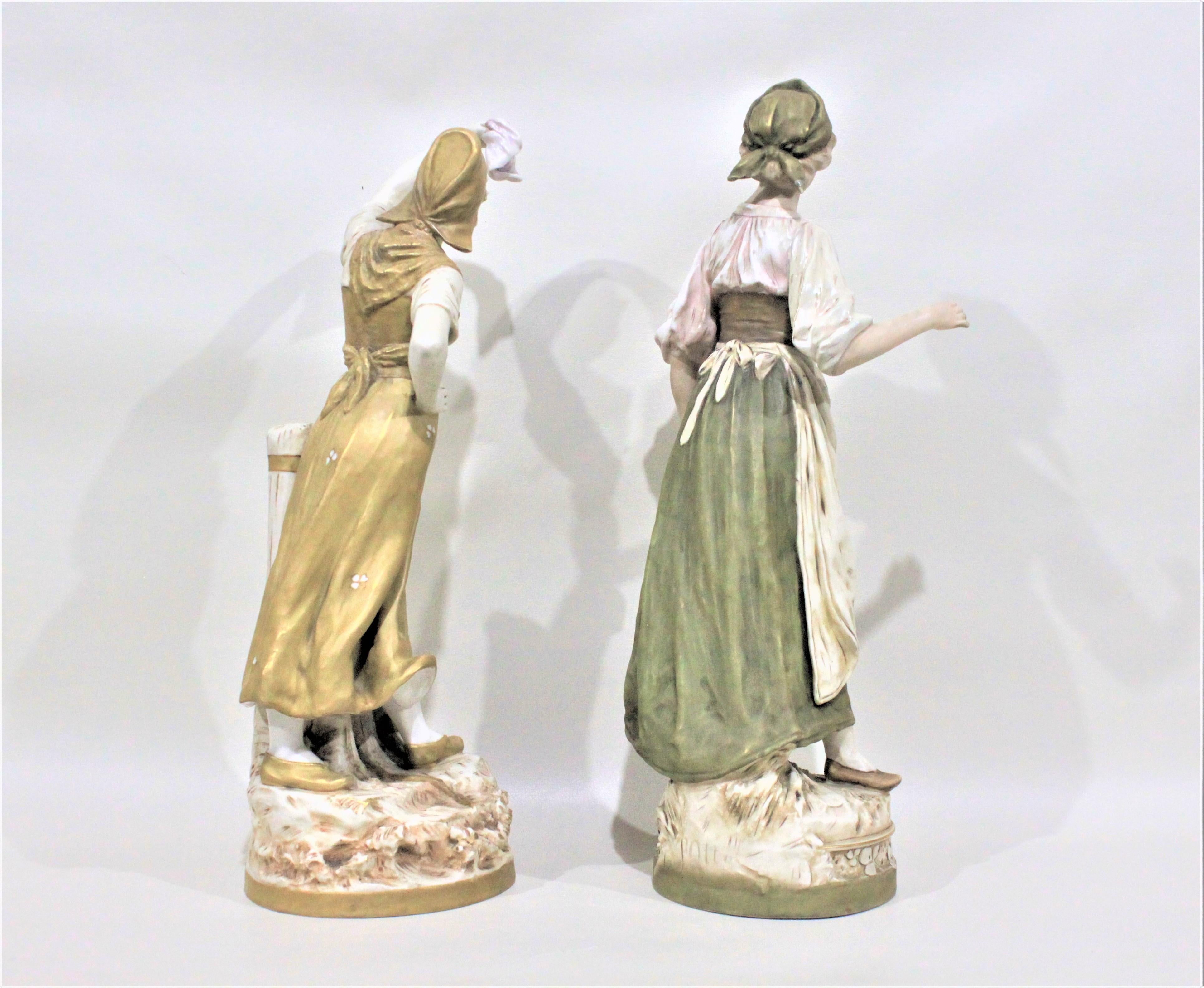 Art nouveau Paire de figurines anciennes en porcelaine Royal Dux de style Art Nouveau en vente