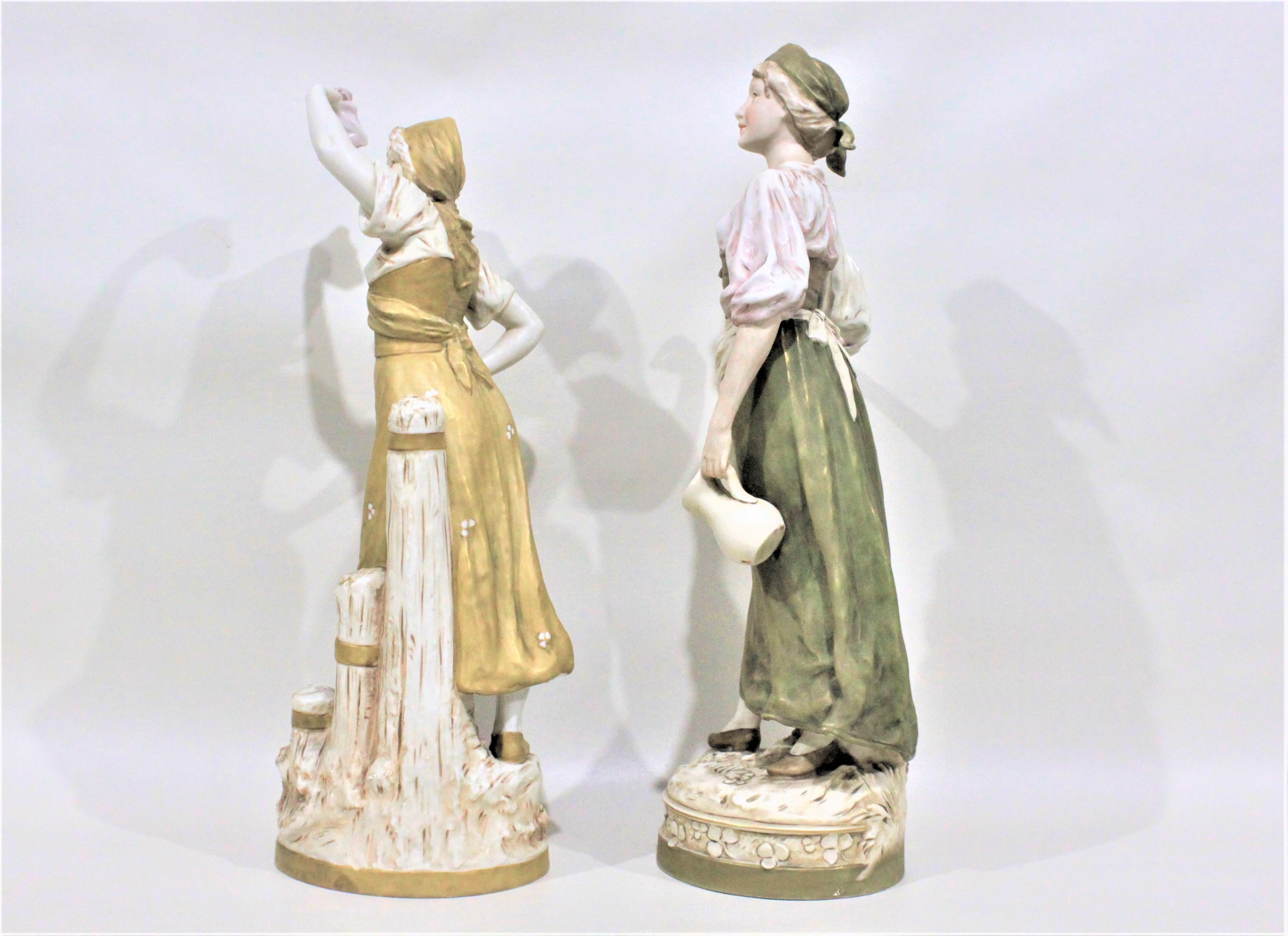 Fait main Paire de figurines anciennes en porcelaine Royal Dux de style Art Nouveau en vente