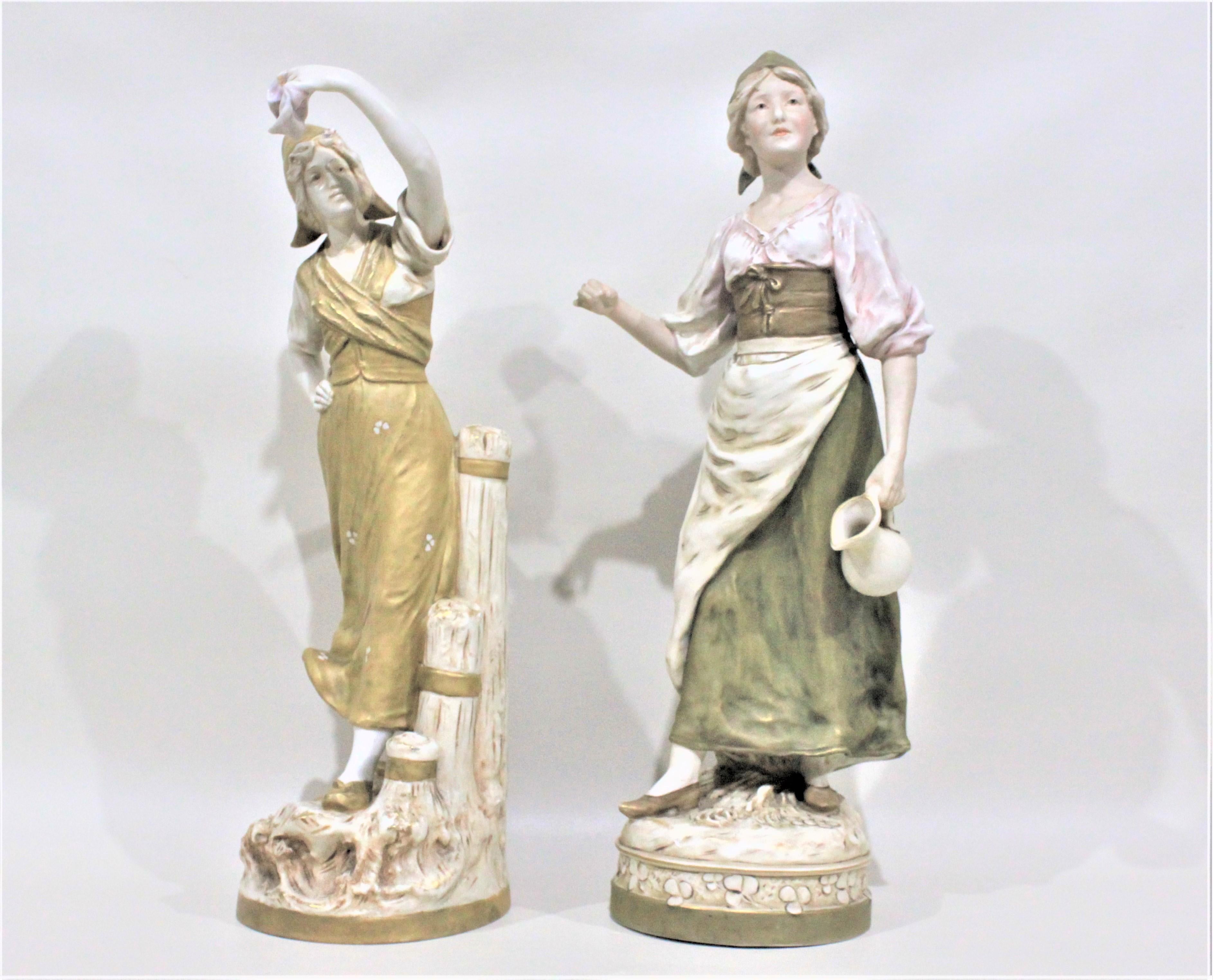 Paar antike Royal Dux-Porzellanfiguren im Art nouveau-Stil im Angebot 2